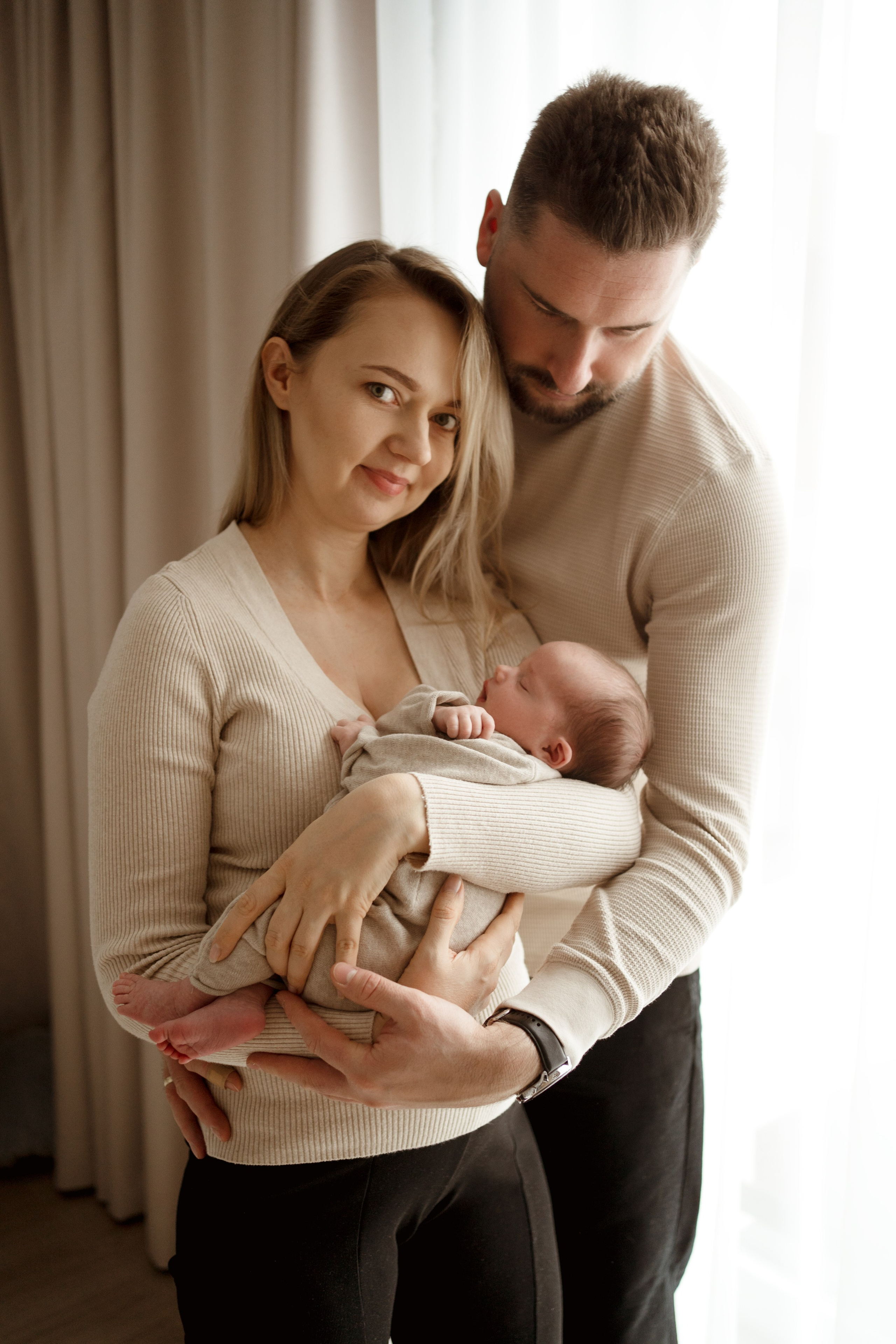 Sesja noworodkowa w domu. Fotograf Łódź - sesja ciążowa, noworodkowa, dziecięca. Studio w Łodzi