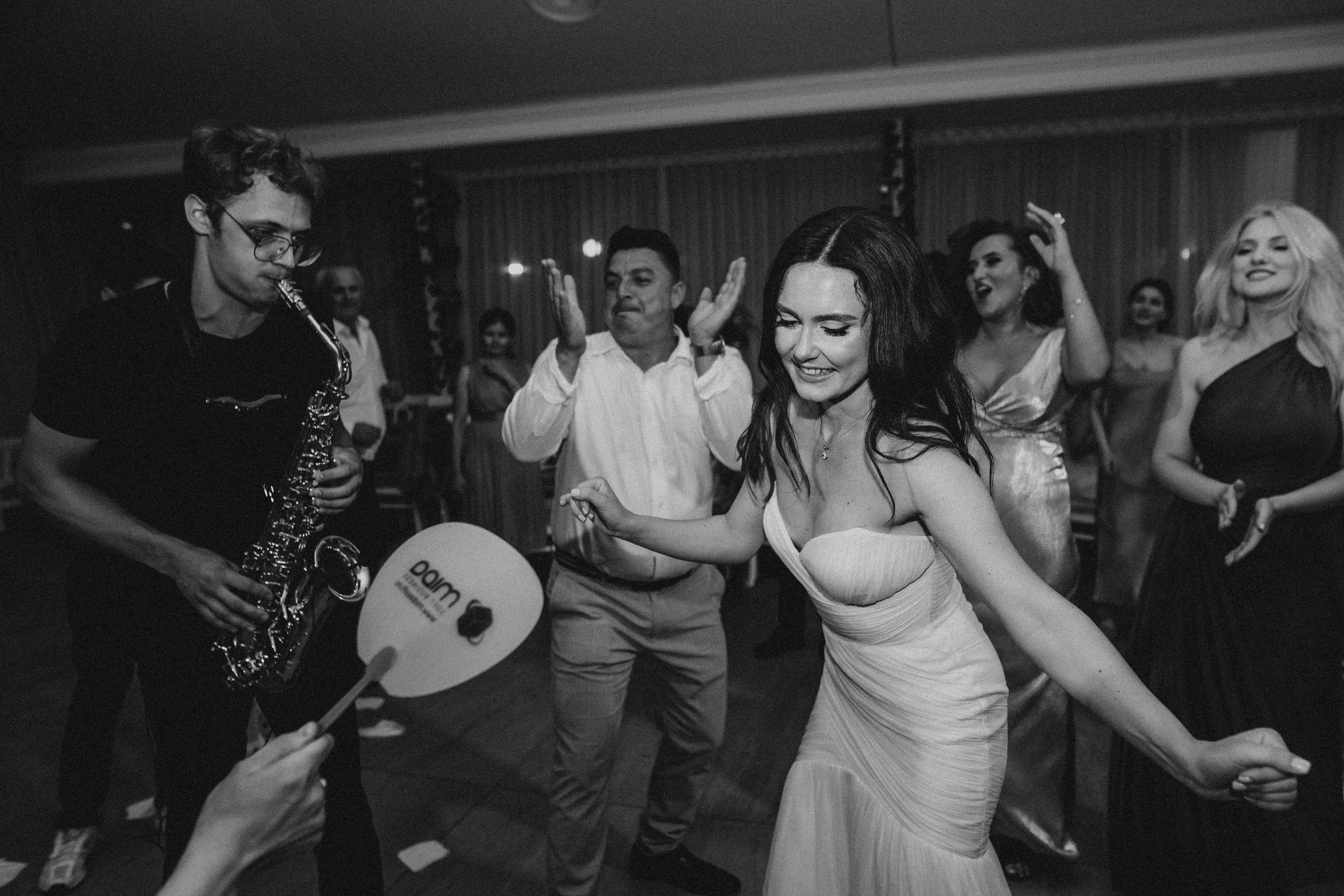 Cununie civila in aer liber , artificii de zi colorate , decor nunta , nunta la Hotel Traian. Proud Vision Weddings | Wedding Photography & Film — Servicii profesionale Foto Video Nunta Iasi