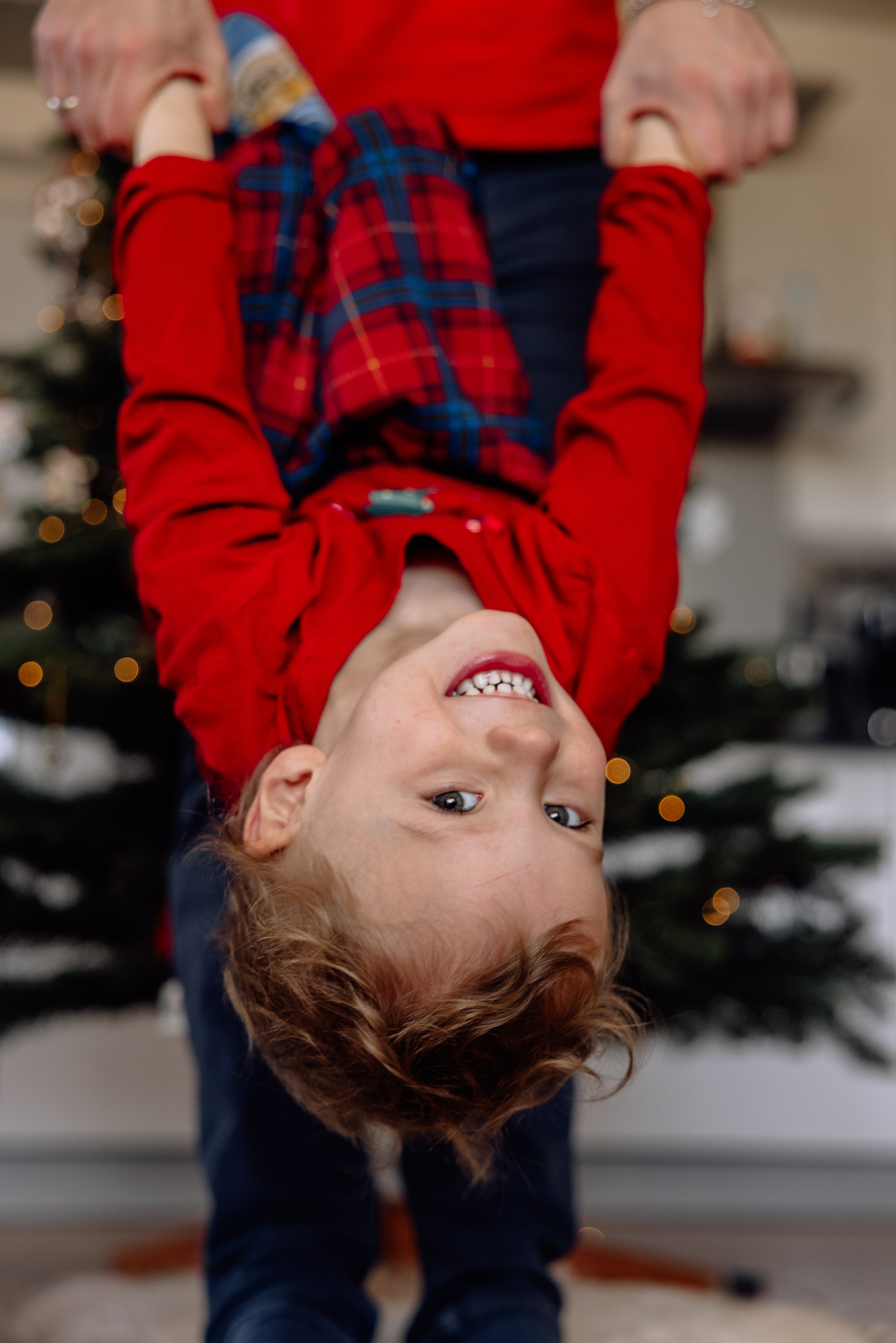Weihnachten Zuhause mit Kindern. Hochzeitsfotograf München Taufe Familienfotograf Tanja Mauke