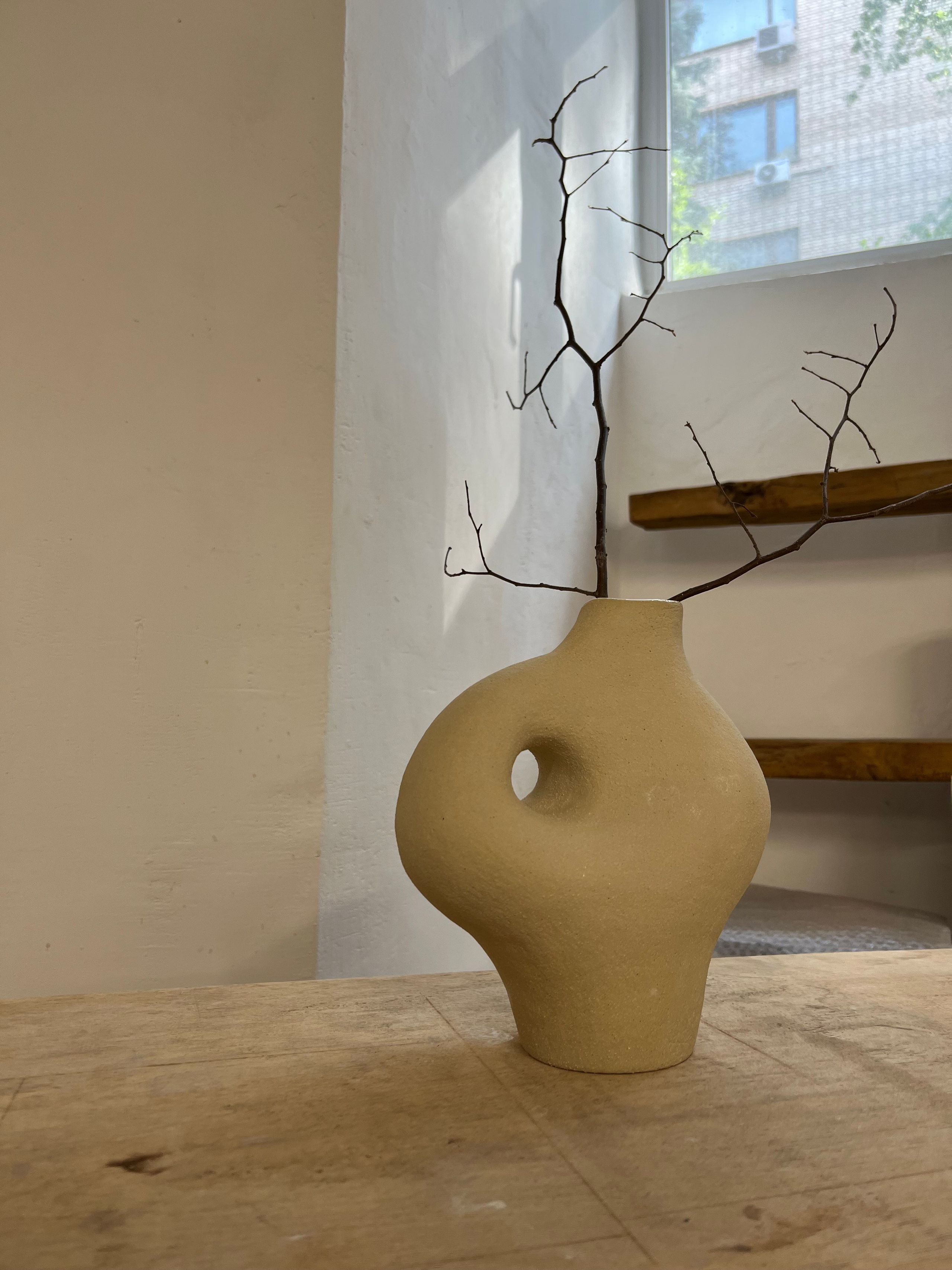 Vase “Loop”. ReefCeramics, based in Nicosia, is a creative hub where handcrafted ce