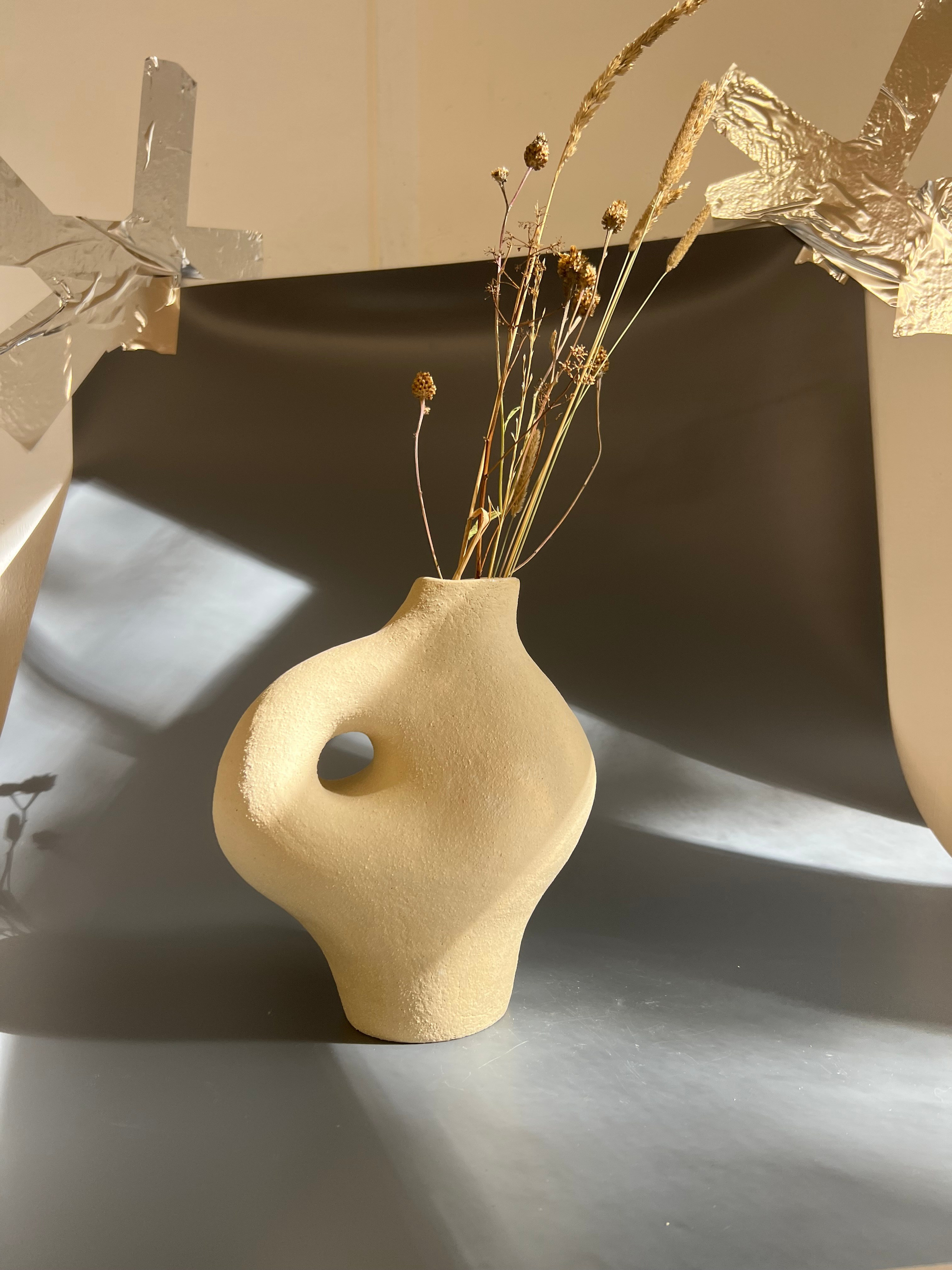Vase “Loop”. ReefCeramics, based in Nicosia, is a creative hub where handcrafted ce