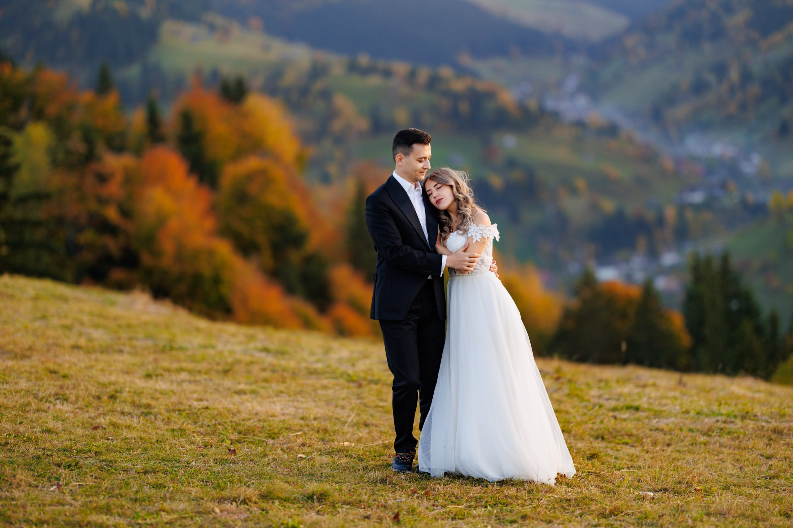Sedinta foto Trash the dress/After wedding la munte. Fotograf nunta Bucuresti - Manu Ivanciu