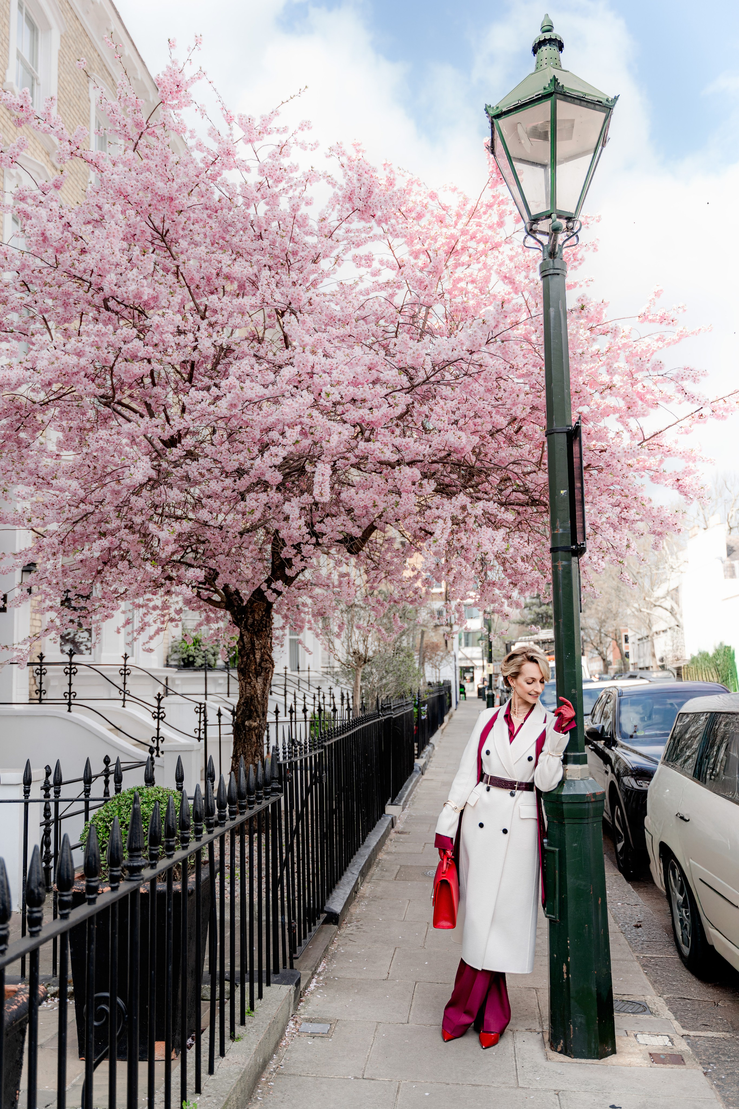 Magnolia in Chelsea with Myroslava. Tonya Kyrylenko photographer in London