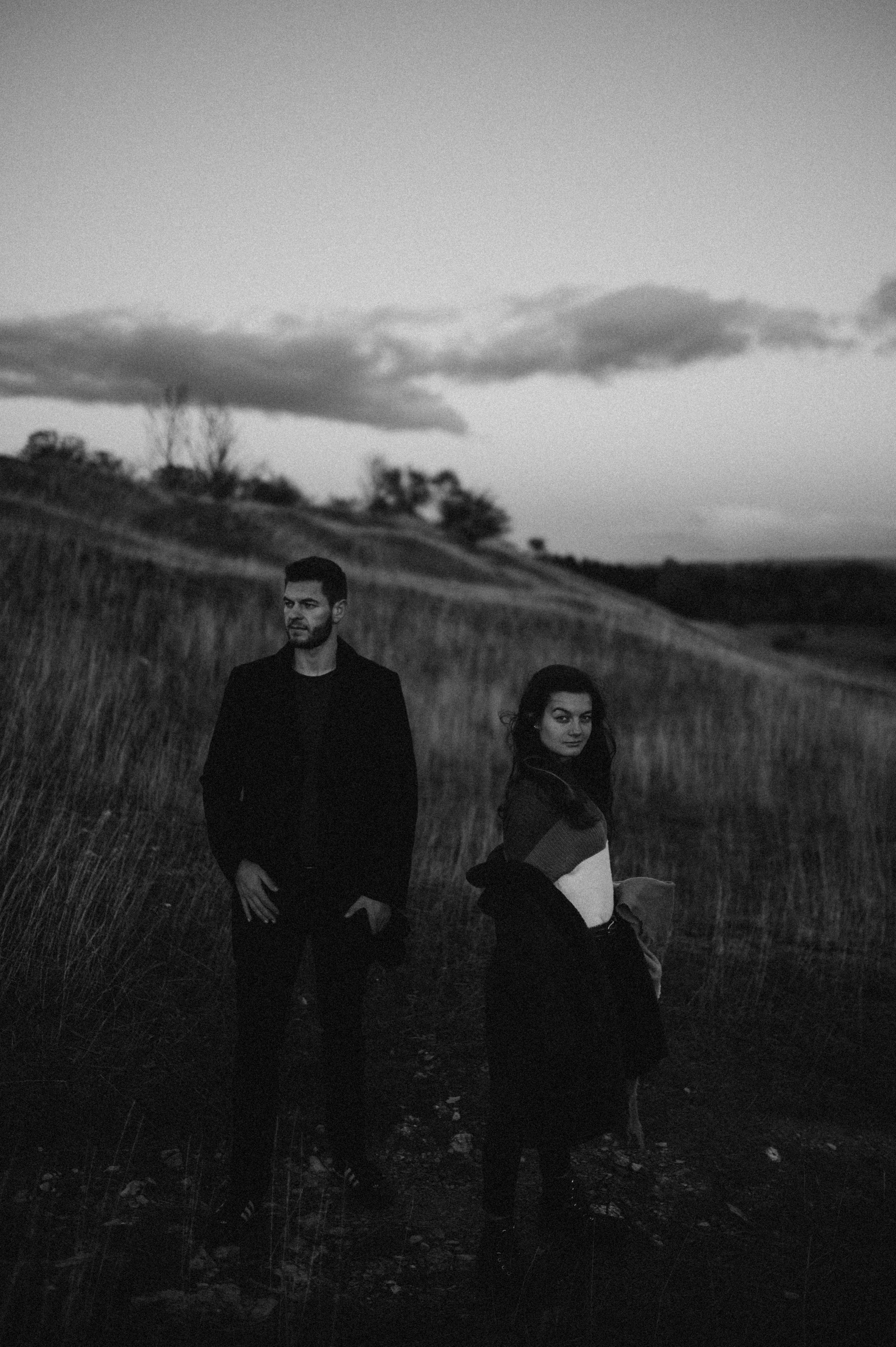 Wenn der Wind flüstert | Paarshooting am Gelben Berg. Фотограф в Нюрнберге Ирина Менерт из Ансбаха
