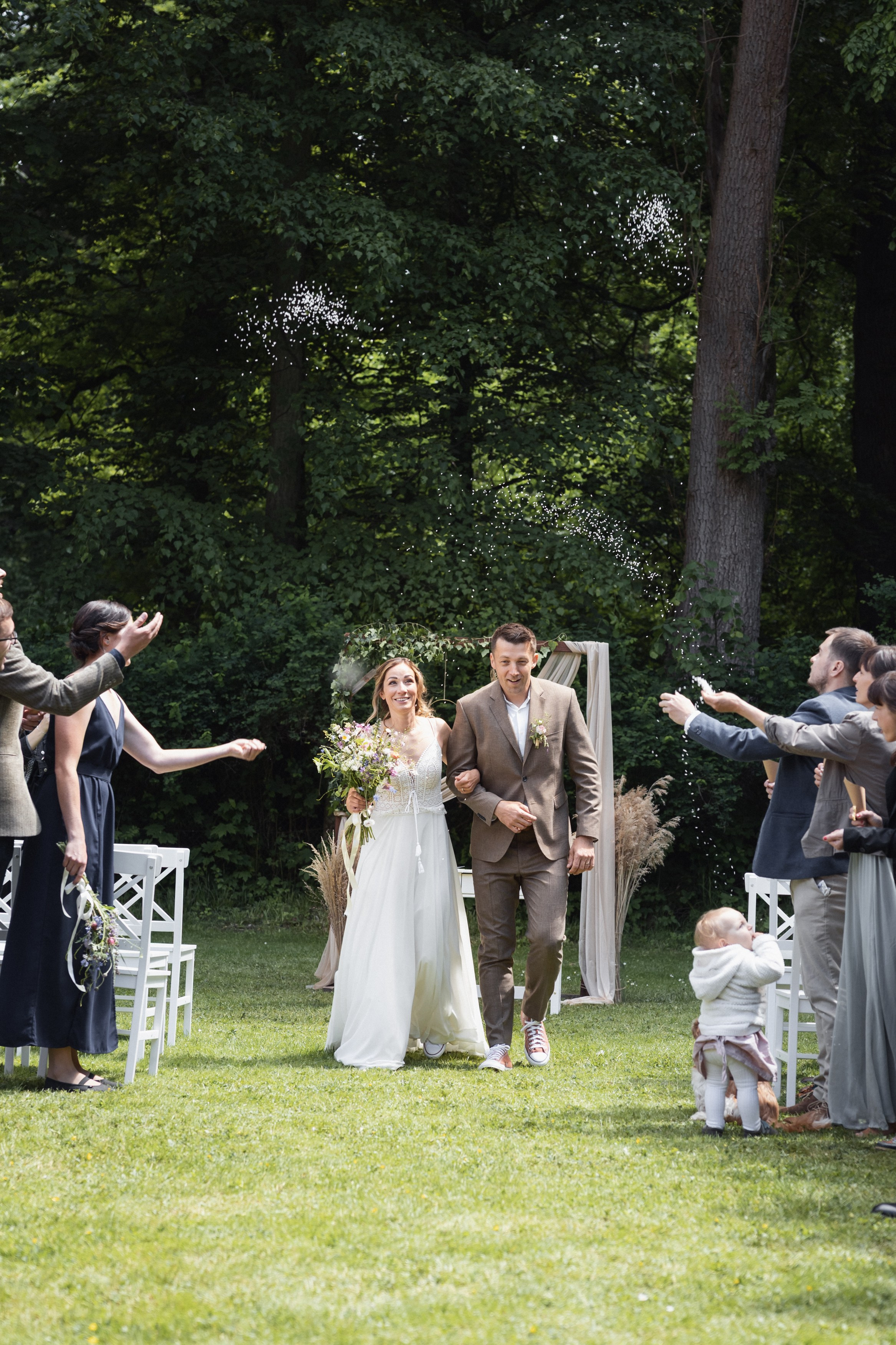 Bride and Groom Photoshoot. Lifestyle and Family Photographer in Pisek Oxana Telupilova