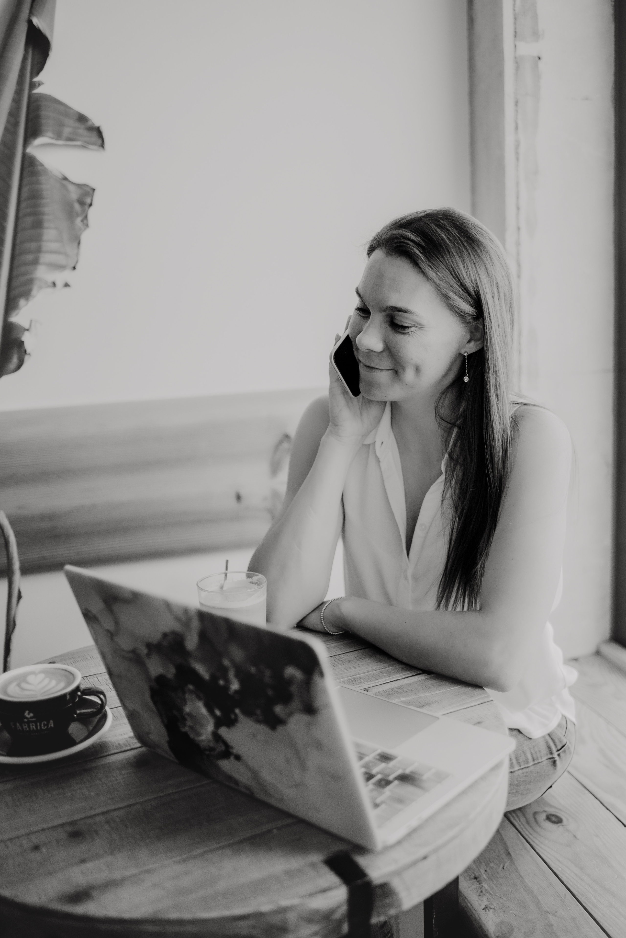 Rhiannon. Lifestyle, wedding and family photographer