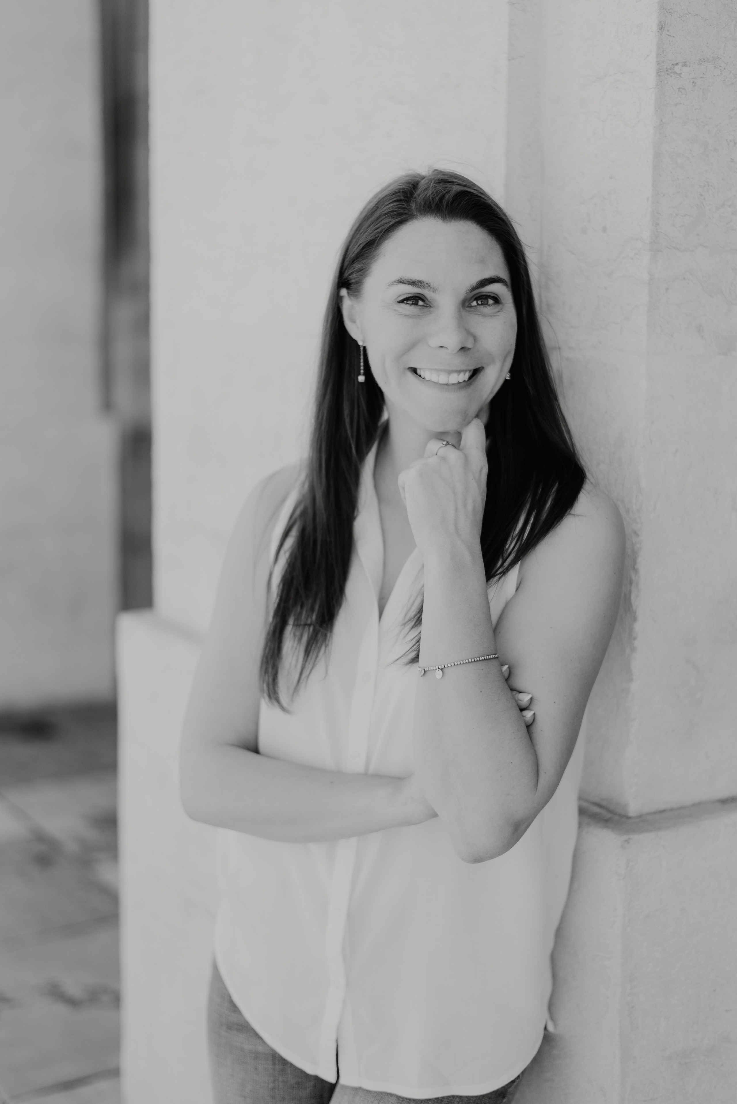 Rhiannon. Lifestyle, wedding and family photographer