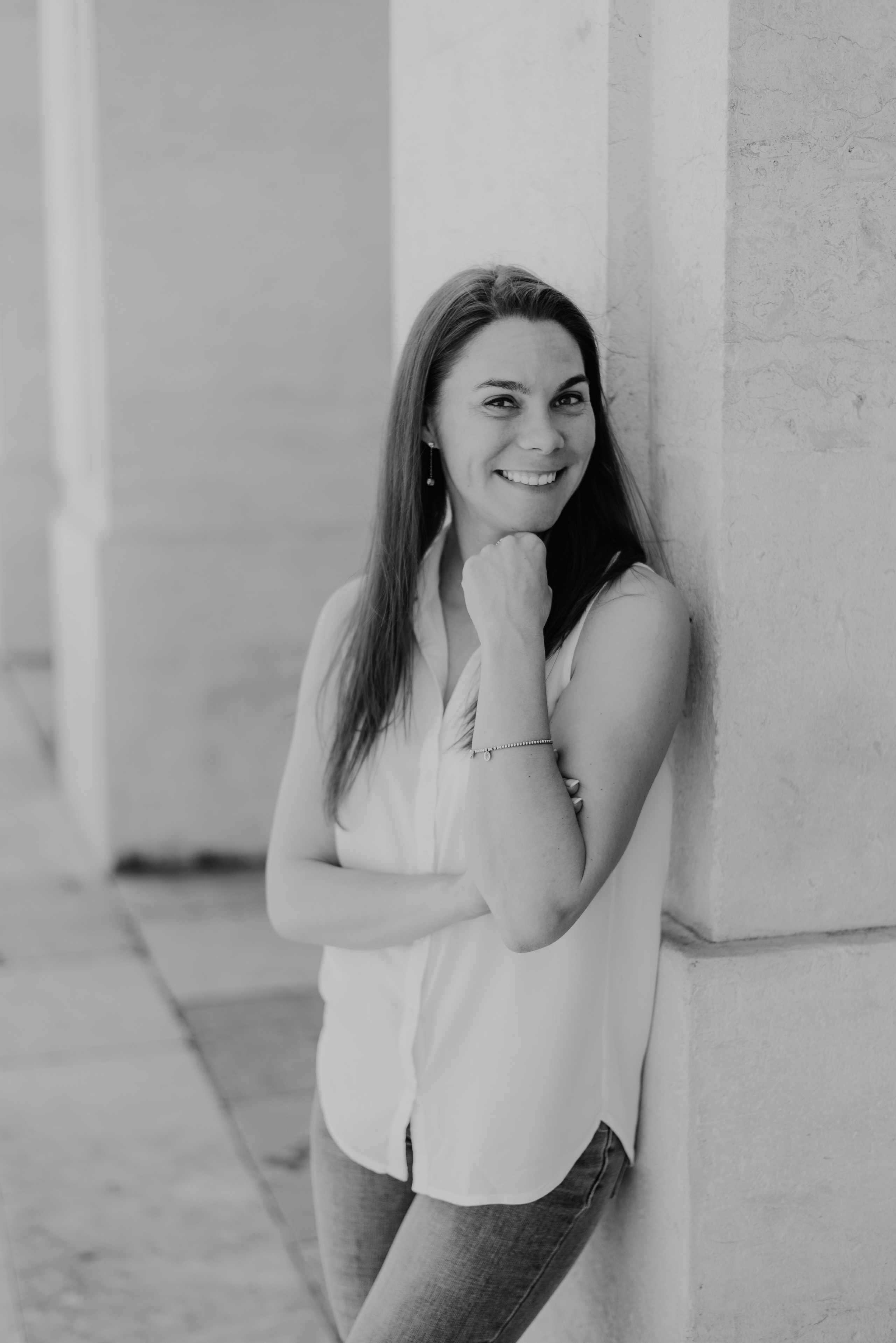 Rhiannon. Lifestyle, wedding and family photographer