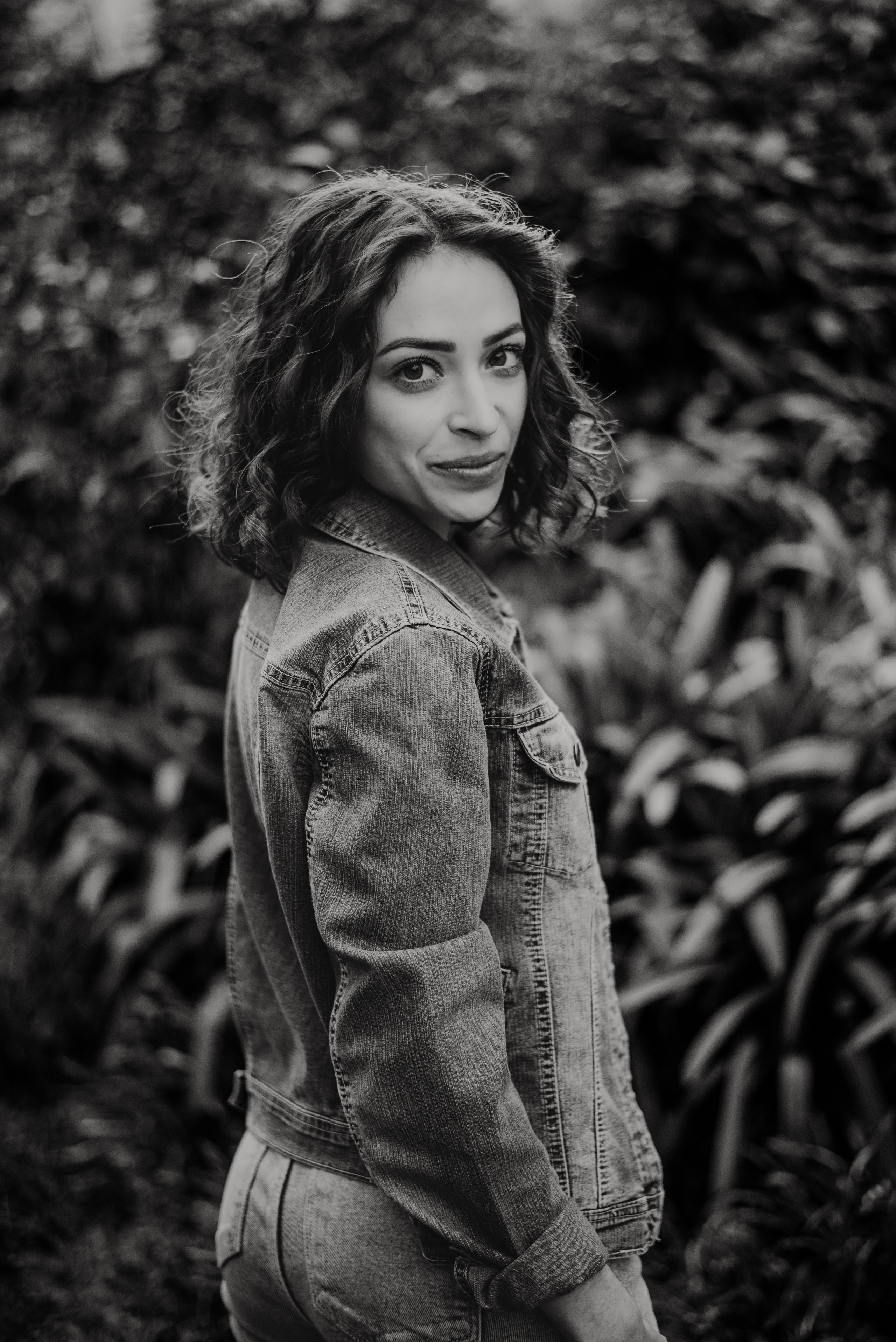 Sara. Lifestyle, wedding and family photographer