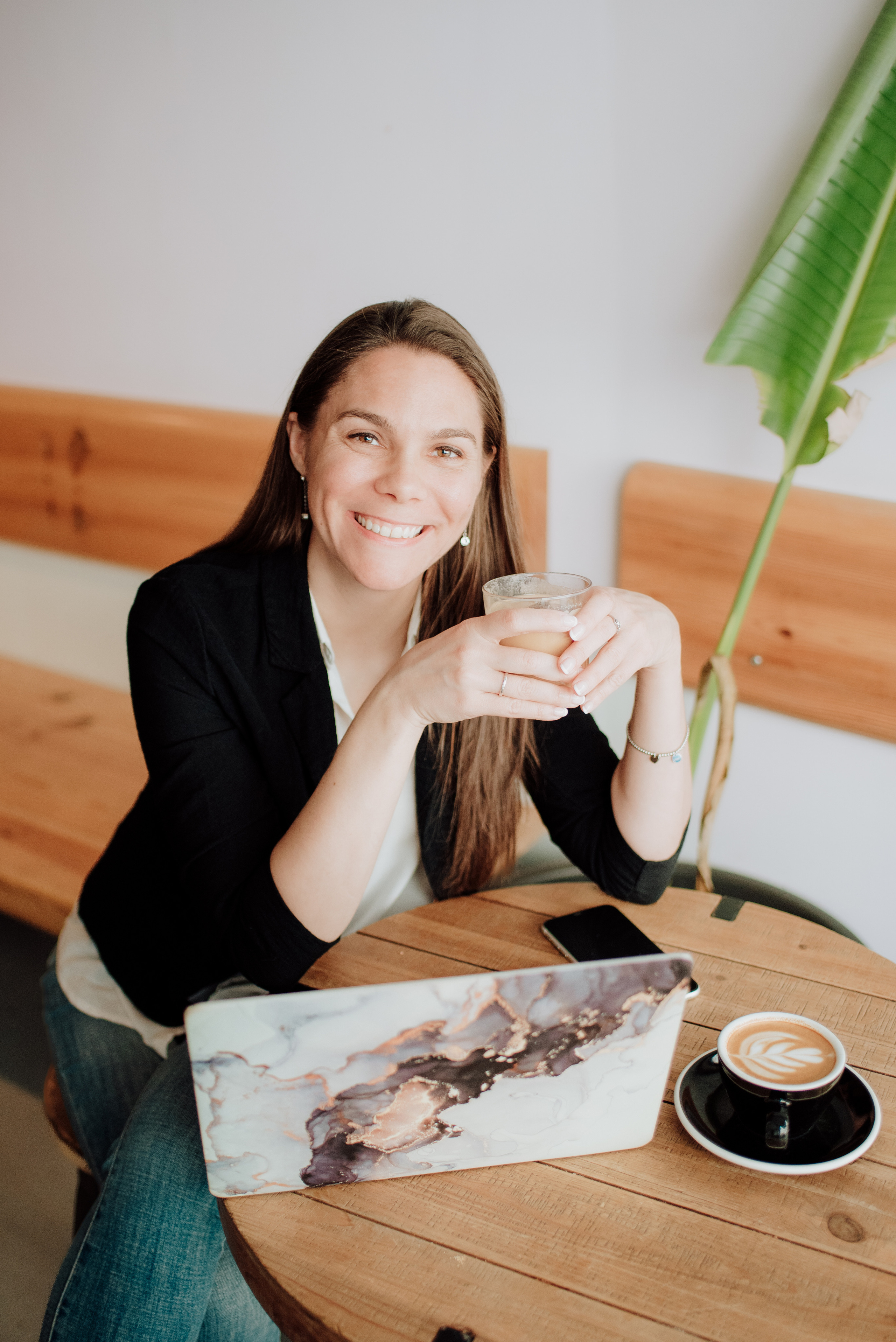 Rhiannon. Lifestyle, wedding and family photographer