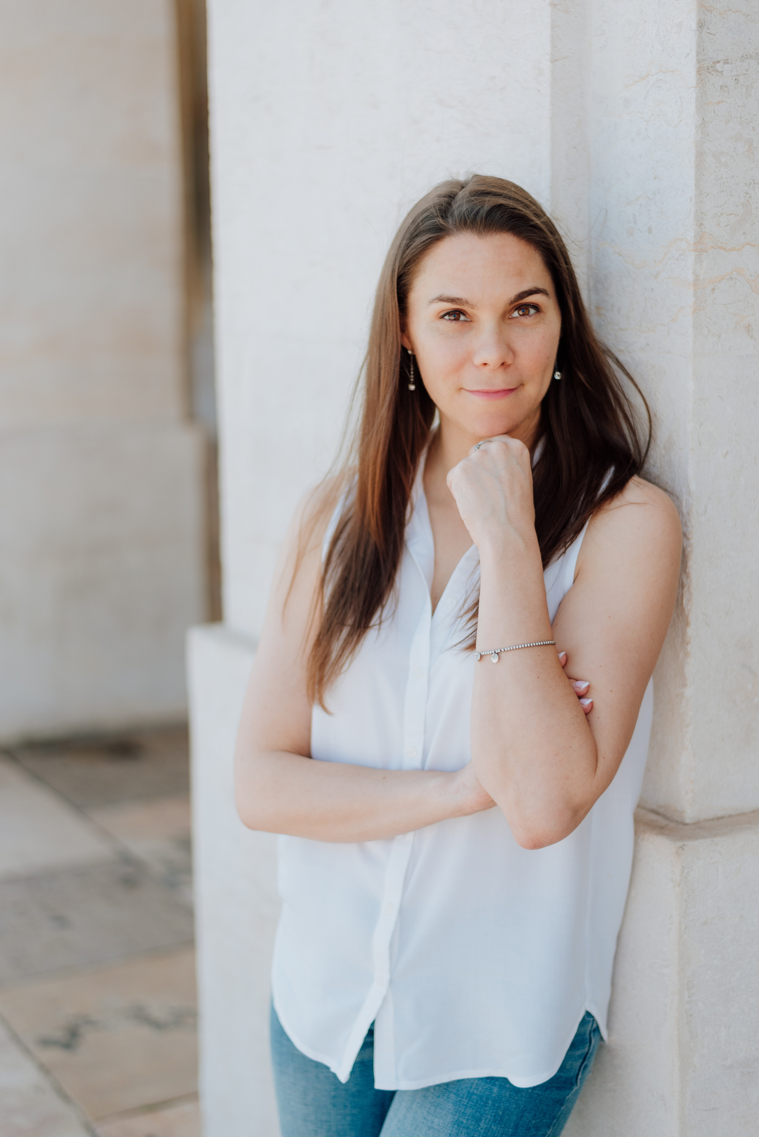 Rhiannon. Lifestyle, wedding and family photographer