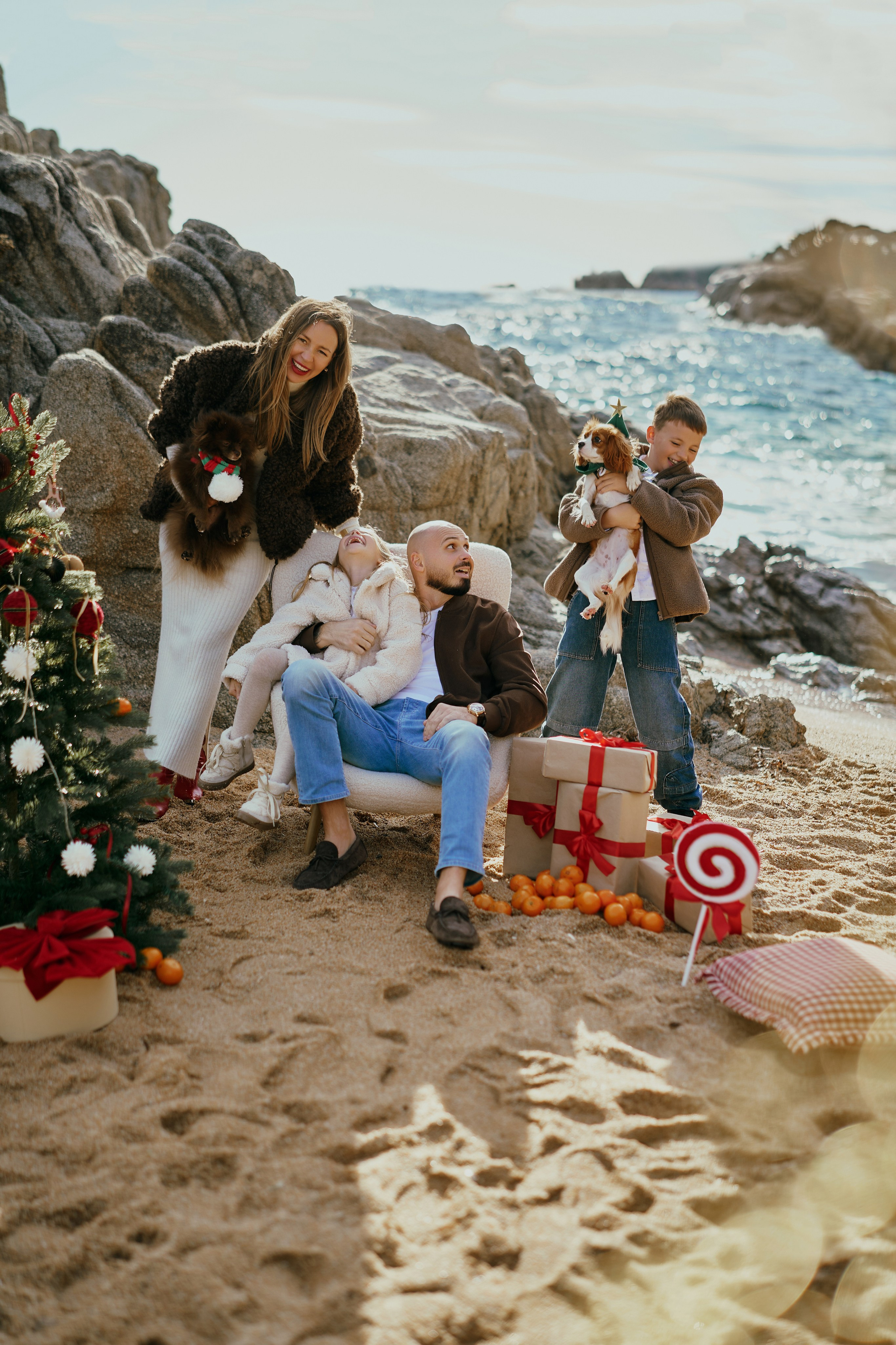 Елка на пляже. Веселая компания. Фотограф в Барселоне Жанна Захарченко