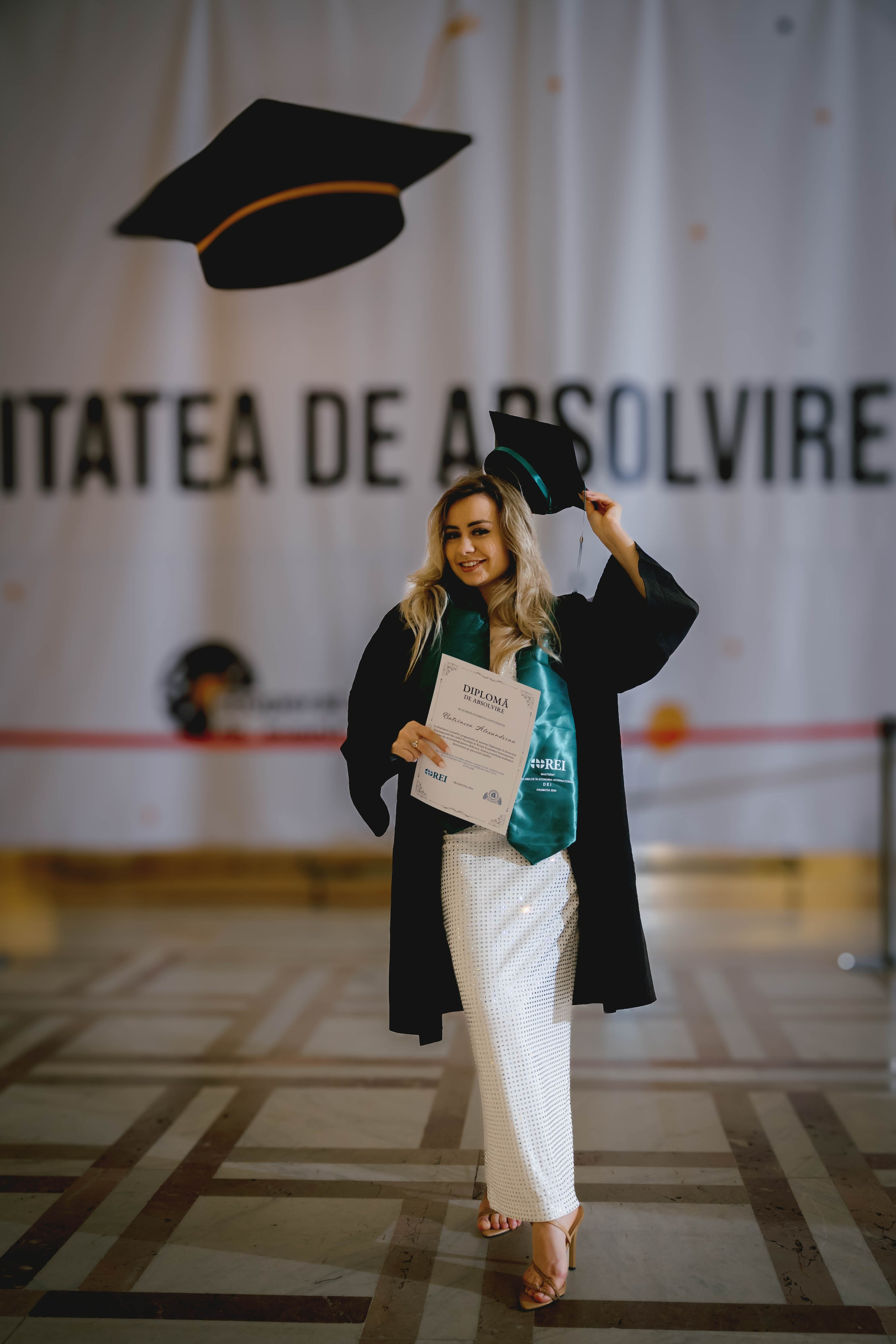 Festivitate de absolvire Universitatea ASE. MDimaFotoStudio. Fotograf de nuntă, evenimente private și de familie