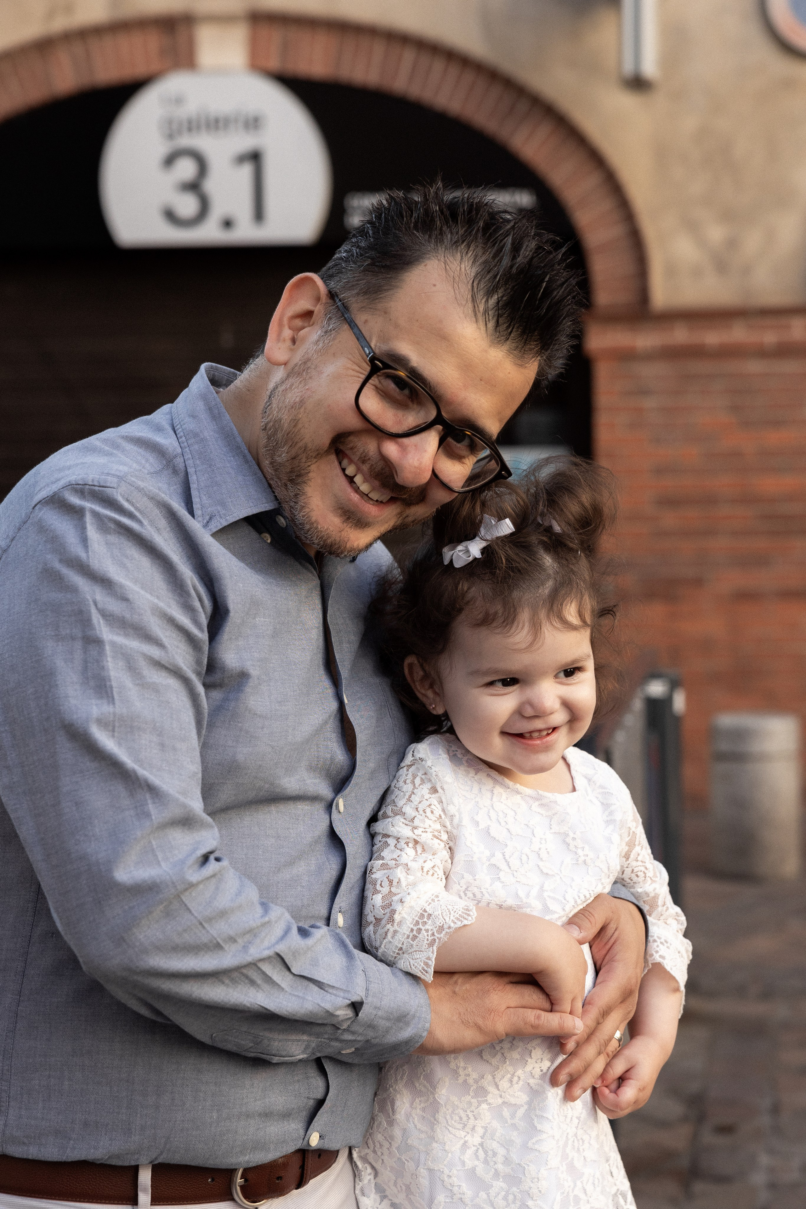 Family photo session in Toulouse. Eugenie Smirnova — wedding, corporate and lifestyle photographer in Toulouse and Southwest France