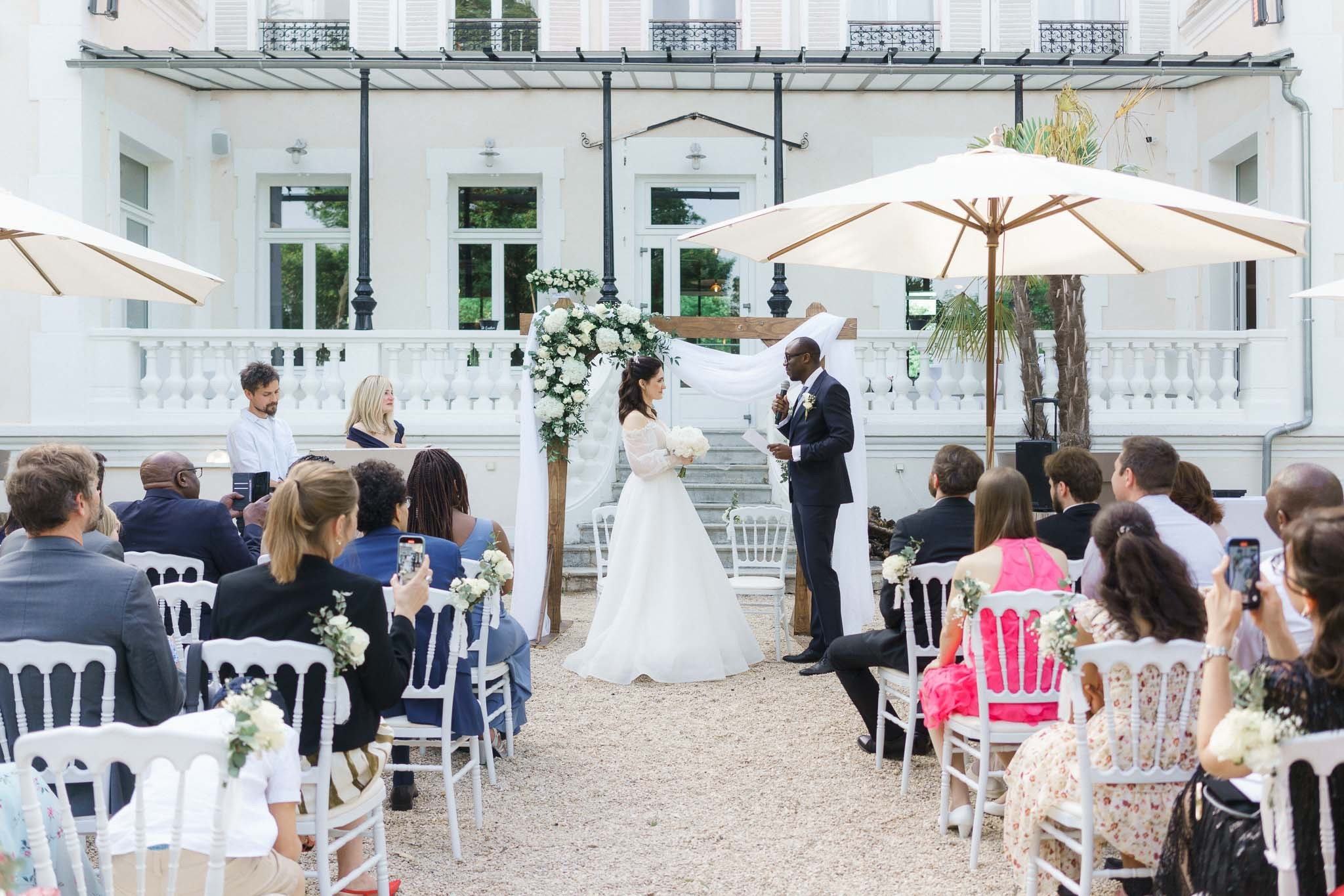 K& F, destination wedding photographer in L’Orangerie de l’Orée du Bois, France