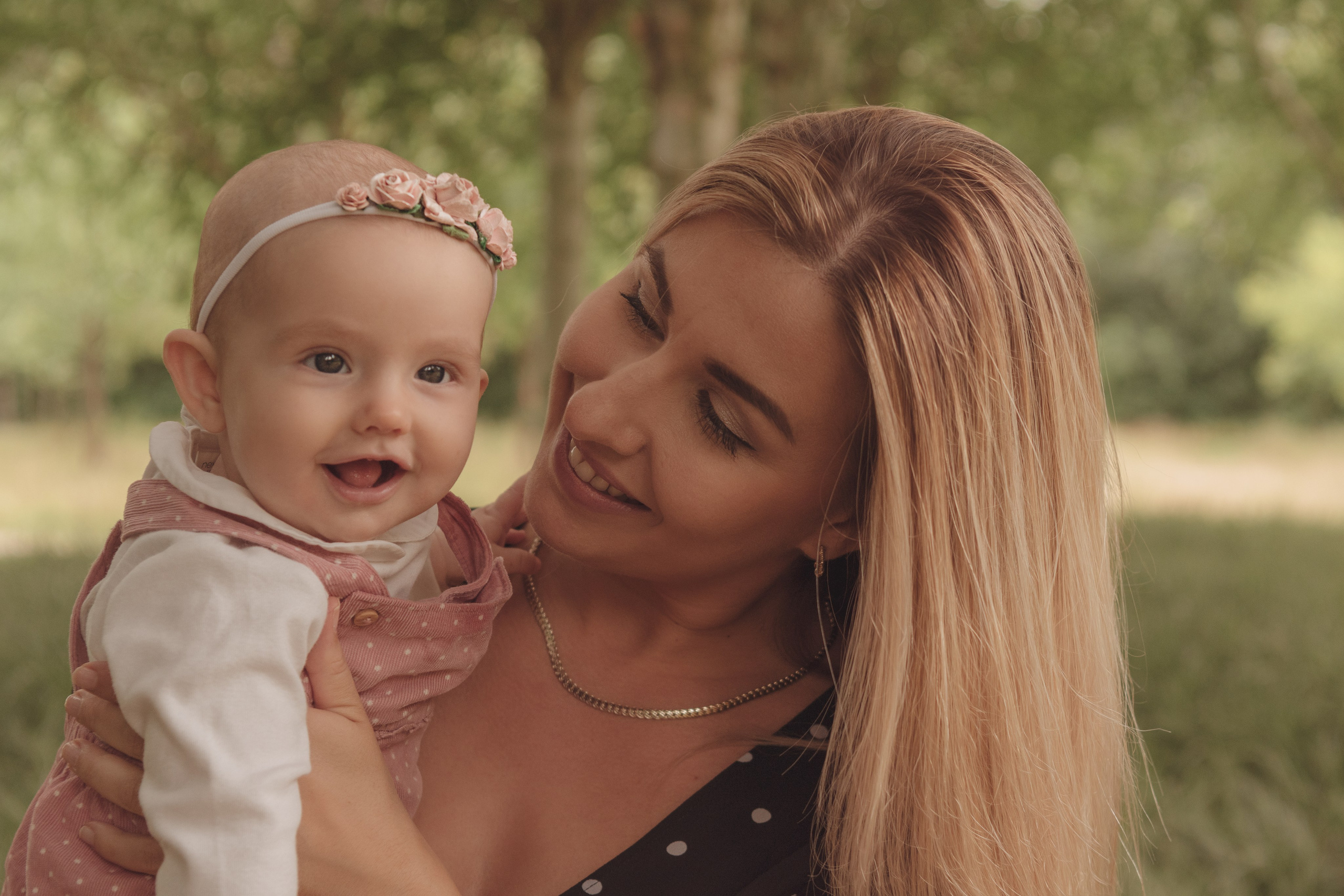 Hayley & Katja. Maternity Newborn and Family photographer Hamburg Claire Hambley