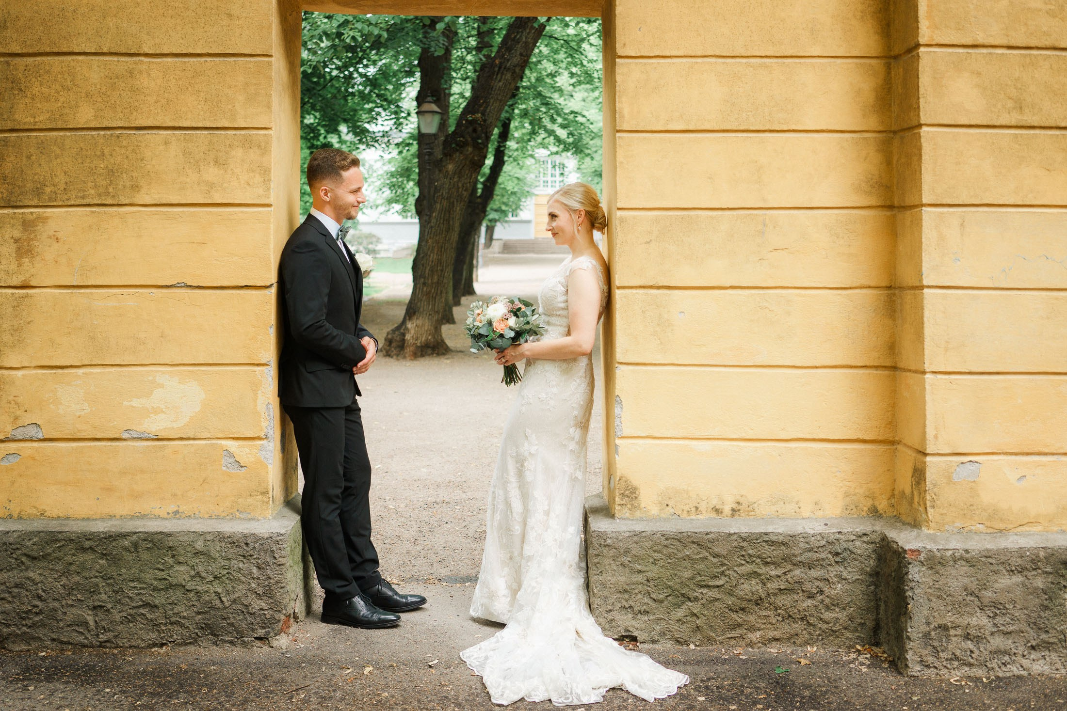 M&P, häävalokuvaus Klaus K, Rake-sali ja Helsingin vanha kirkko