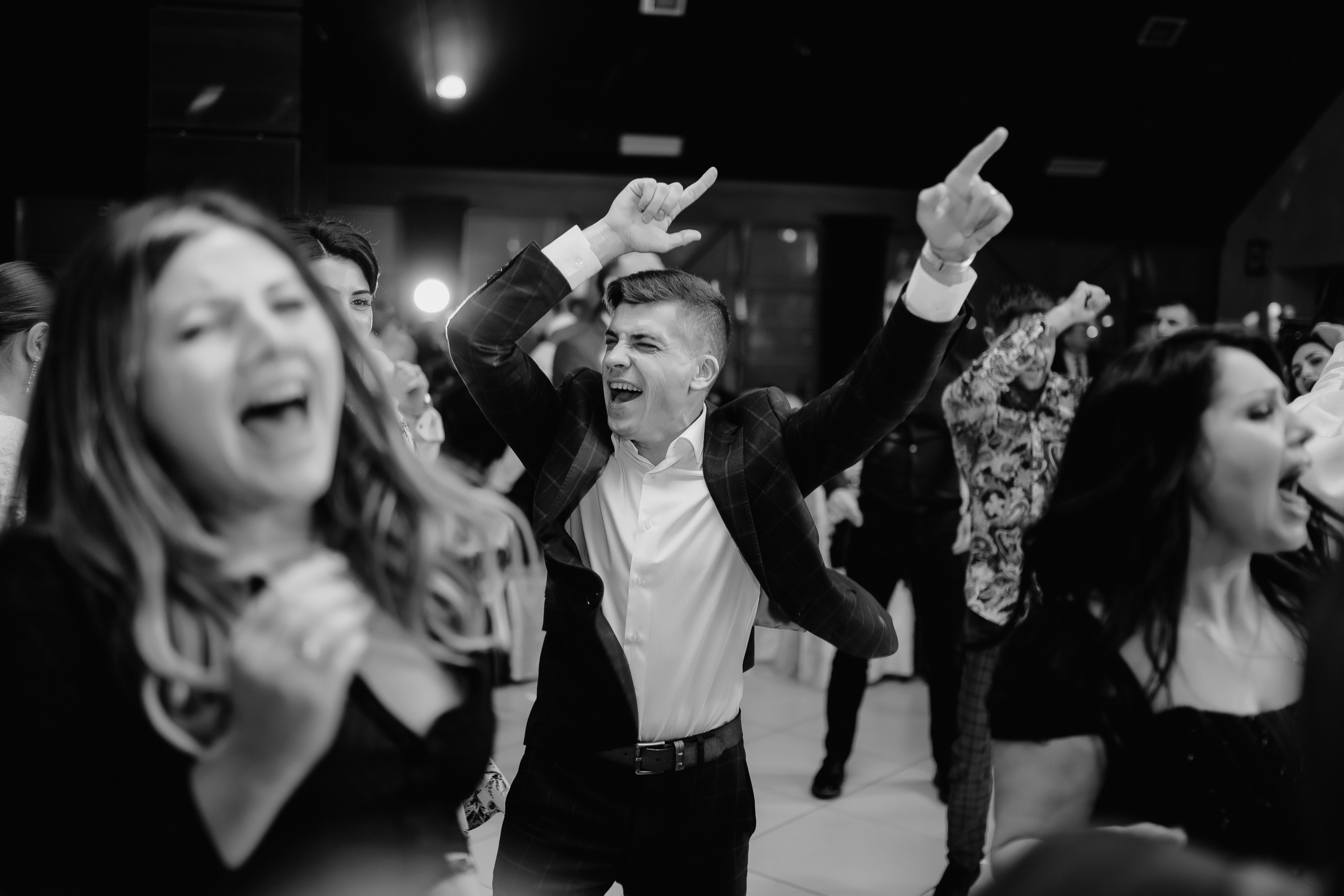 Despre noi și emoții -Moldova-. Servicii Foto Video în Chișinău și Europa ID-Brothers