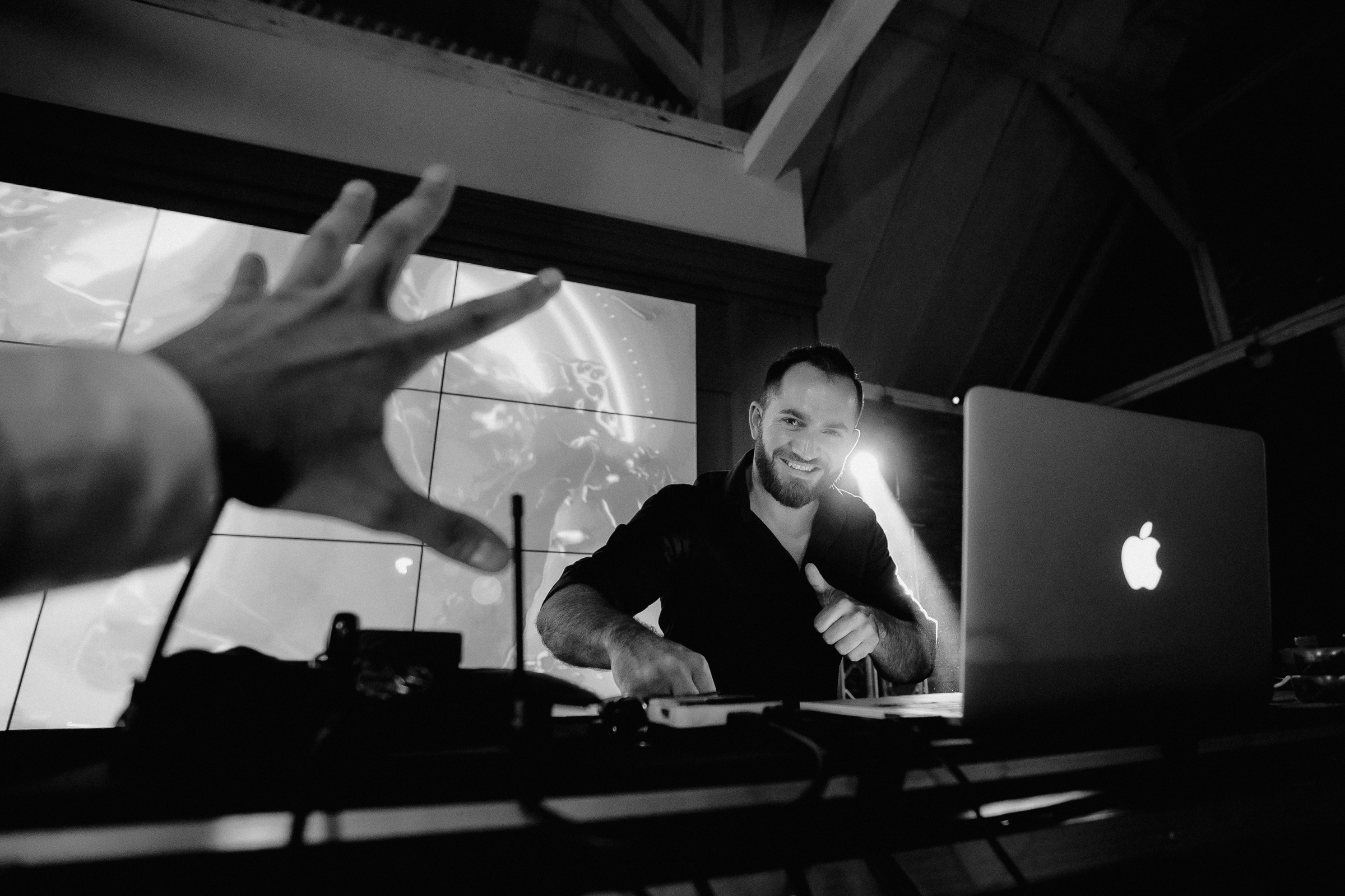 Unda iubirii  -Romania-. Servicii Foto Video în Chișinău și Europa ID-Brothers