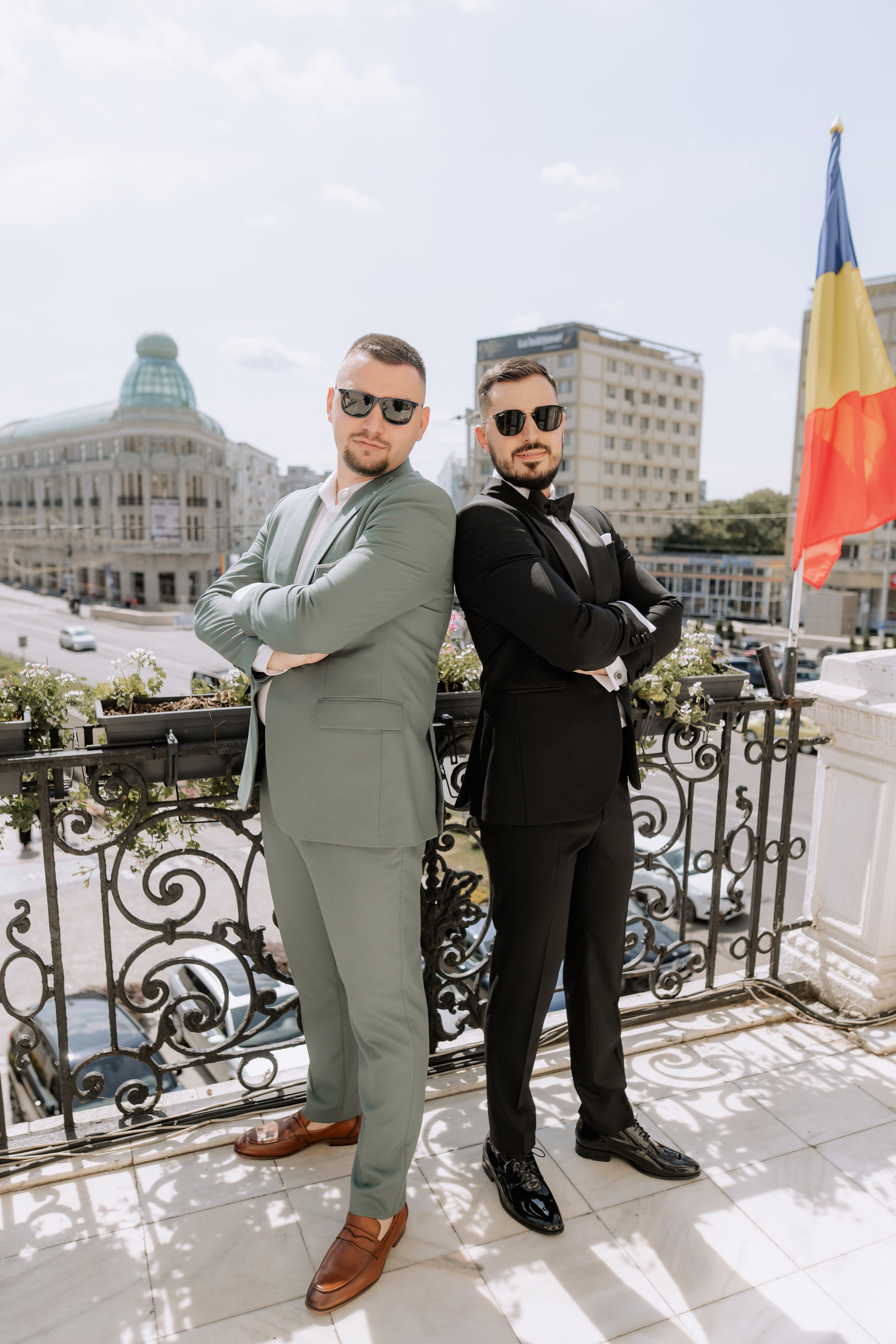 Cununie civila in aer liber , artificii de zi colorate , decor nunta , nunta la Hotel Traian. Proud Vision Weddings | Wedding Photography & Film — Servicii profesionale Foto Video Nunta Iasi