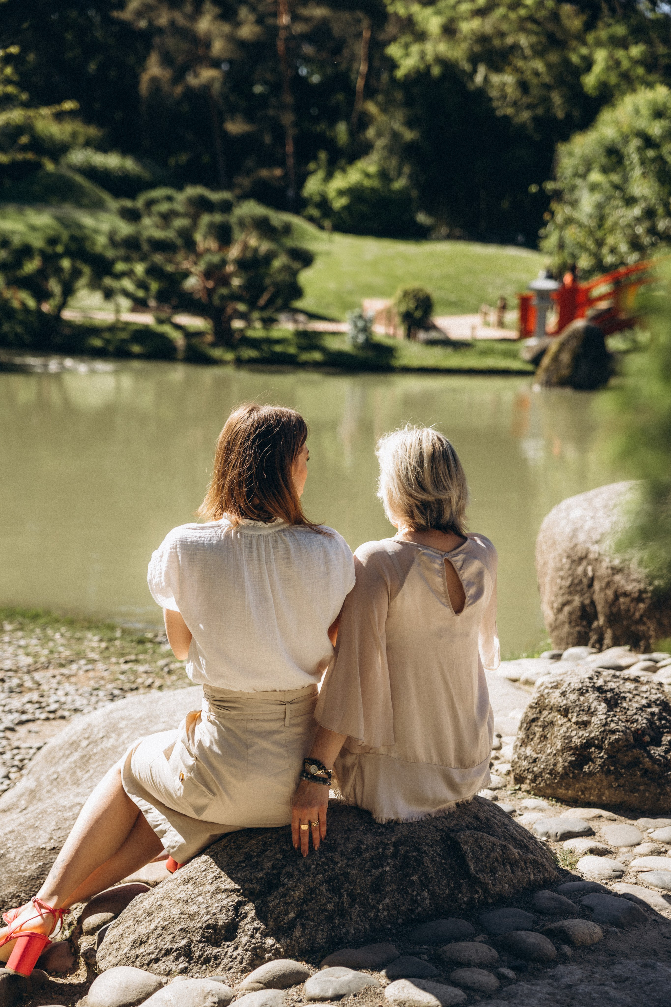 Mother-daughter photoshoot at Jardin Japonais de Toulouse. Eugénie Smirnova — Photographe à Toulouse et dans le Sud-Ouest