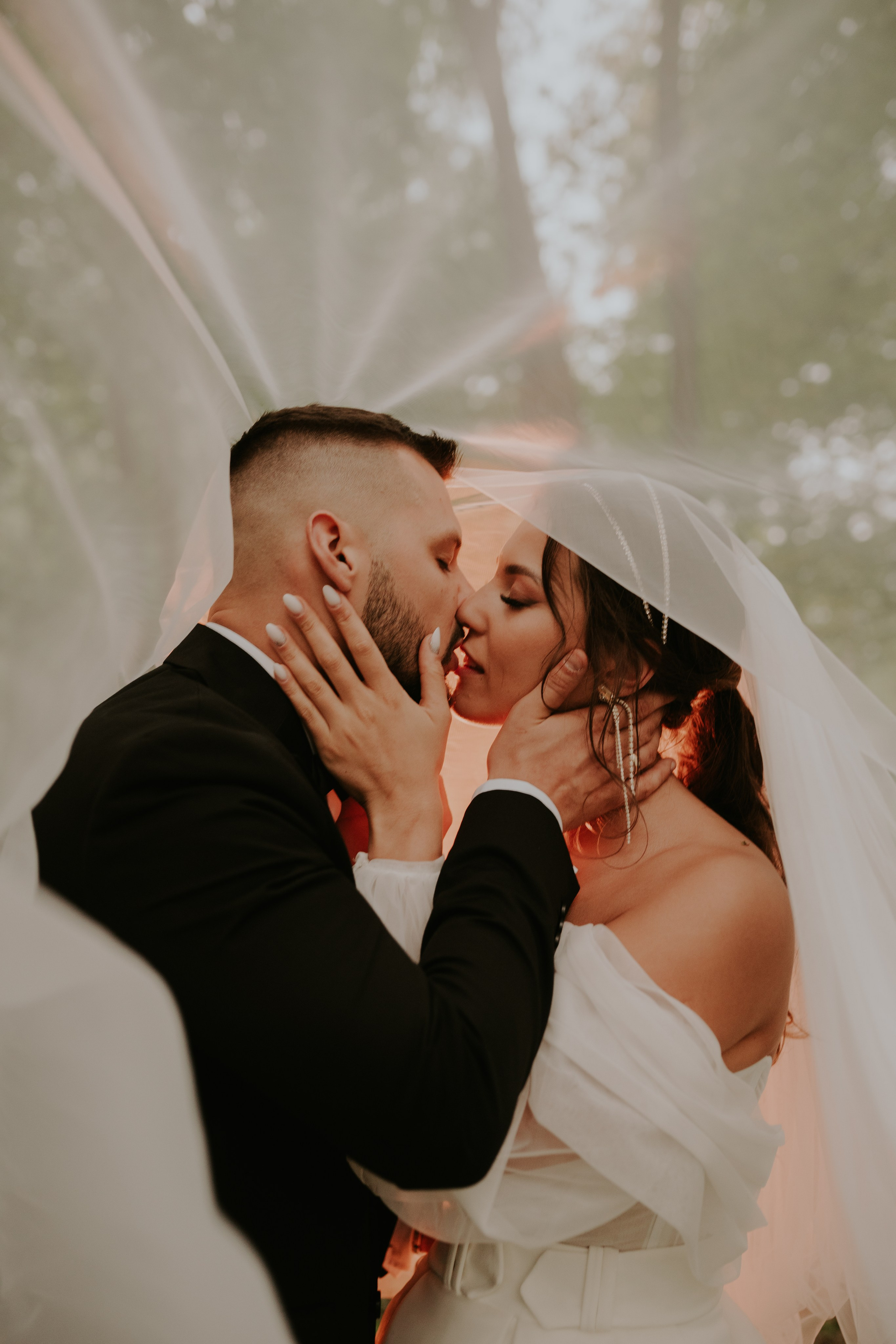 Sala Koralowa w Jaworzu: Opowieść o ślubie Nikoli i Kacpra. Karkowskafoto - fotografia miłości