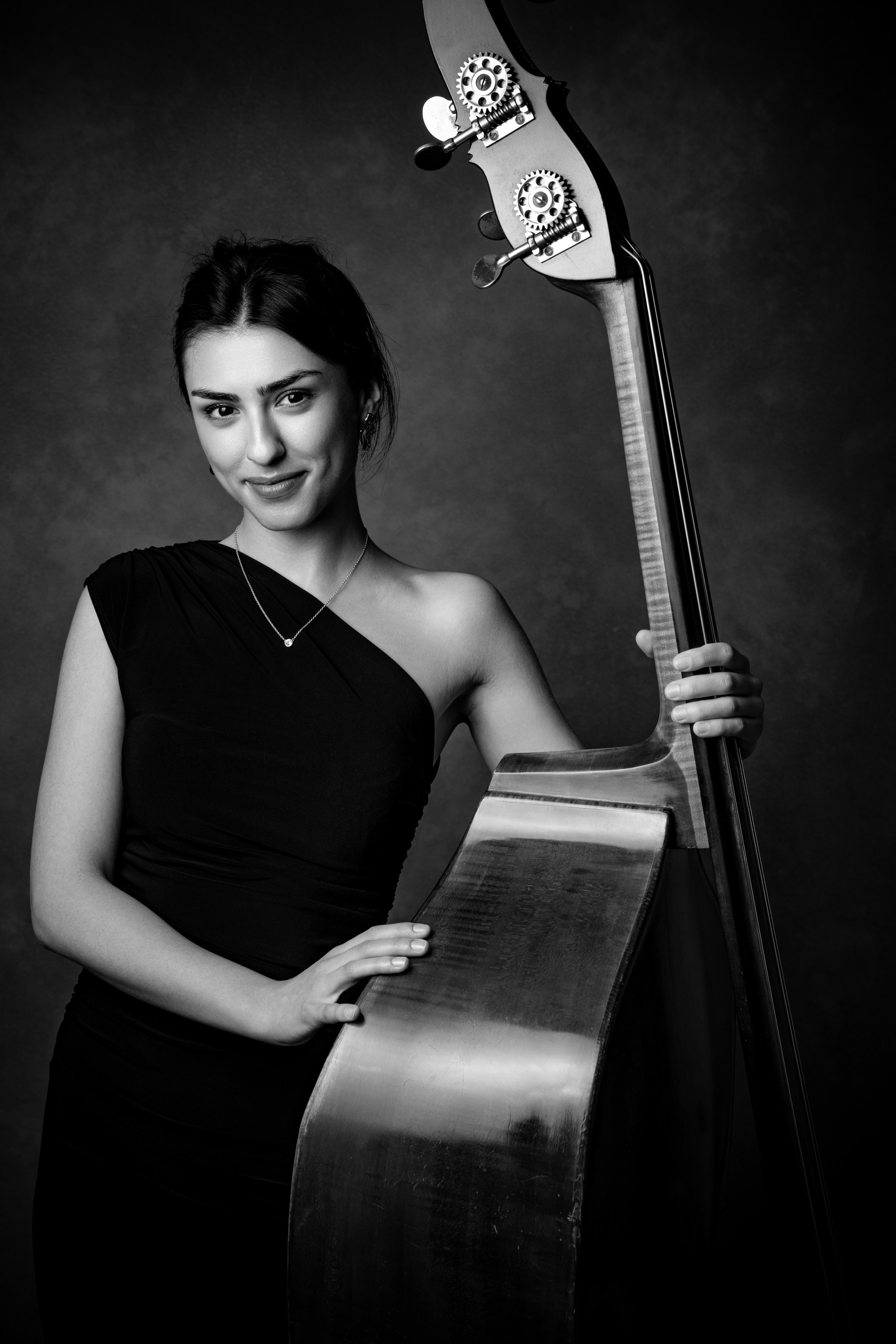 GÖKÇE. Portrait photographer in Germany and all over Europe Mischa Blank