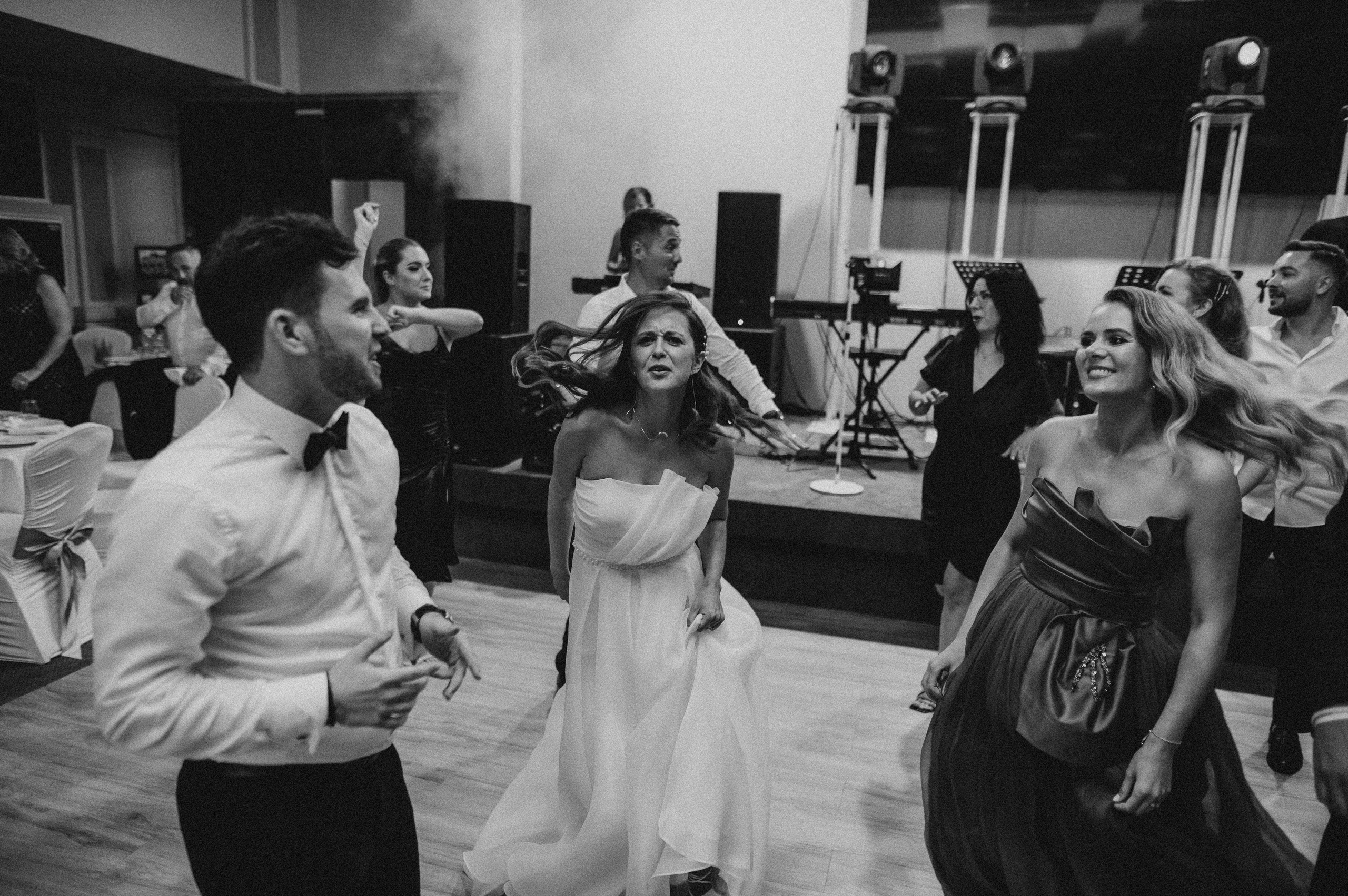 Servicii foto video profesionale pentru evenimentul tau. Proud Vision Weddings | Wedding Photography & Film — Servicii profesionale Foto Video Nunta Iasi