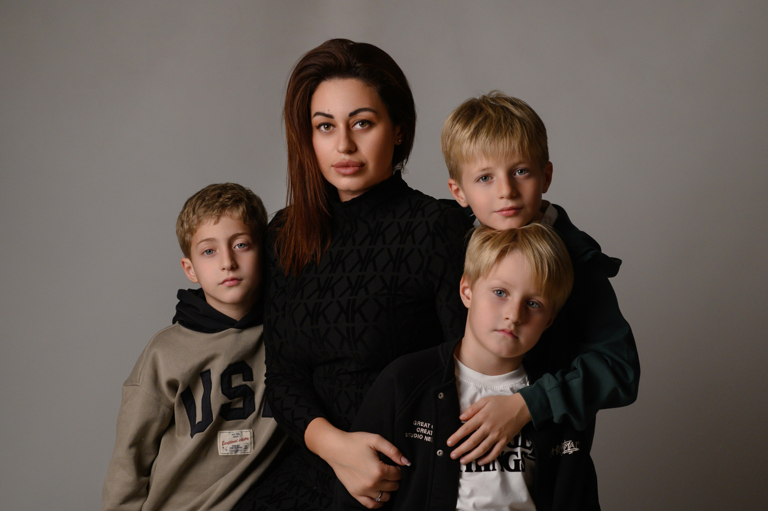 STUDIO. Семейная, детская, портретная и предметная фотосъемка в Салониках