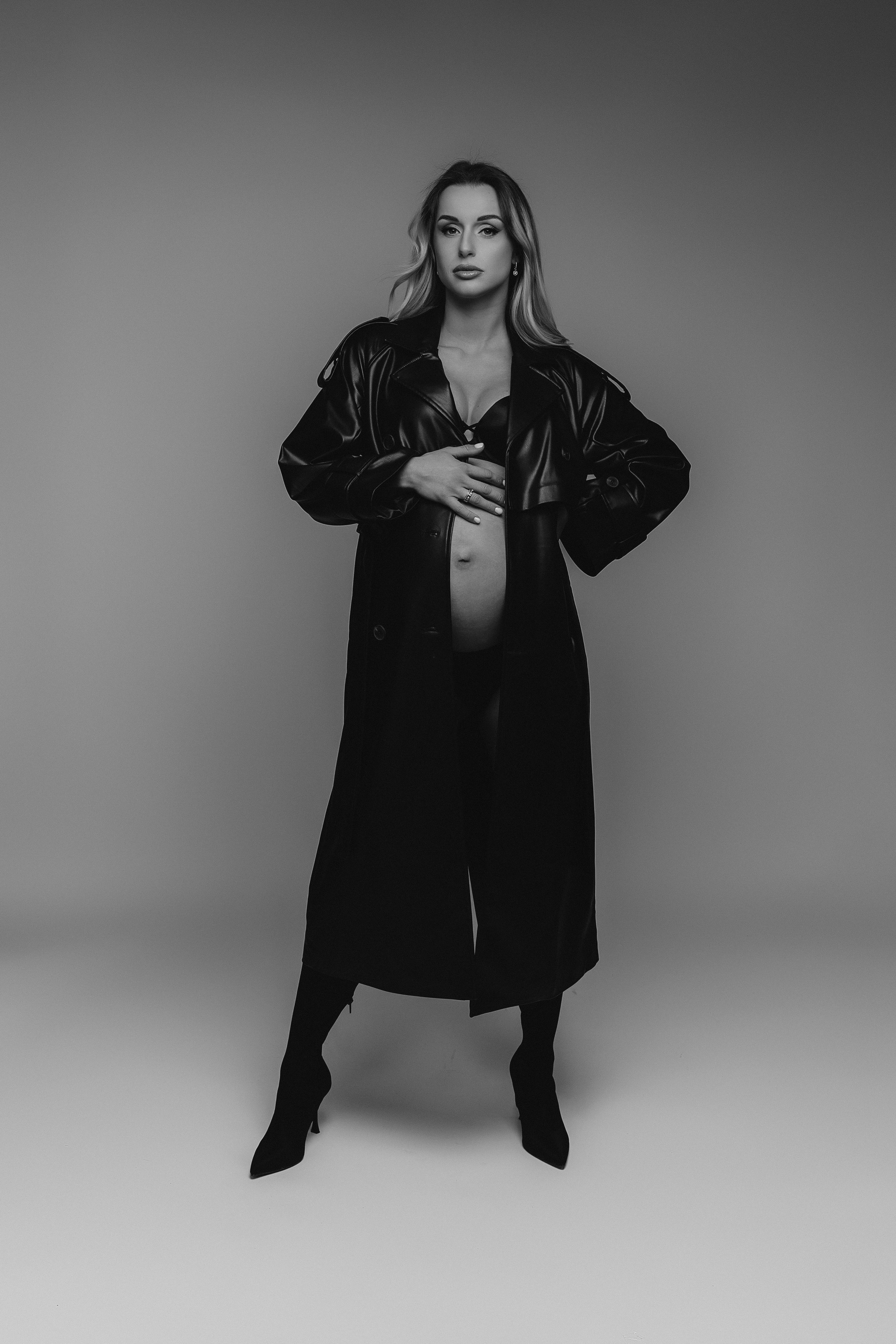 STUDIO: Greta. Maternity/Love story/Wedding photographer