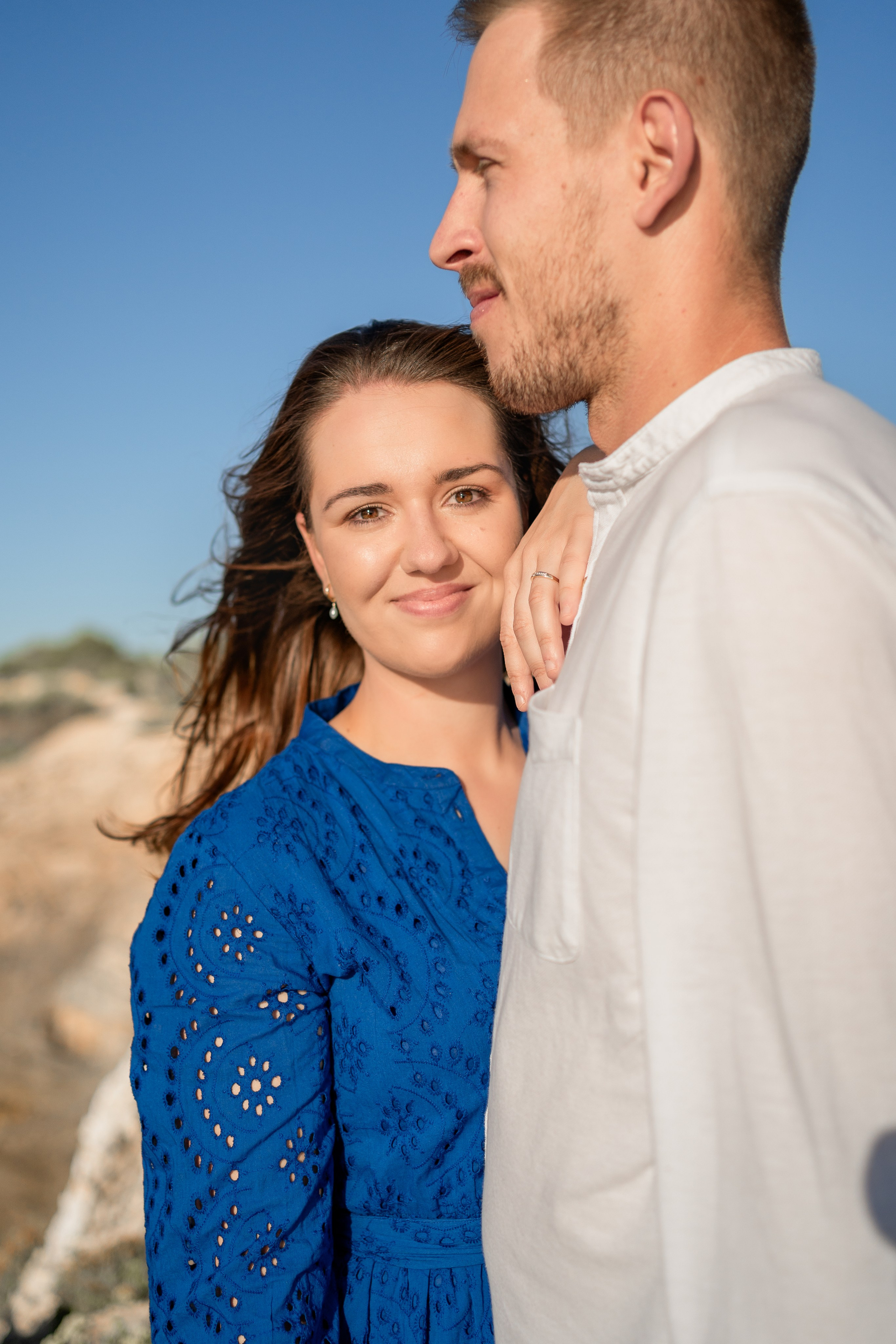 Romantischer Heiratsantrag auf Mallorca – Überraschung am Meer. Deine Fotografin auf Mallorca für Familien und Business