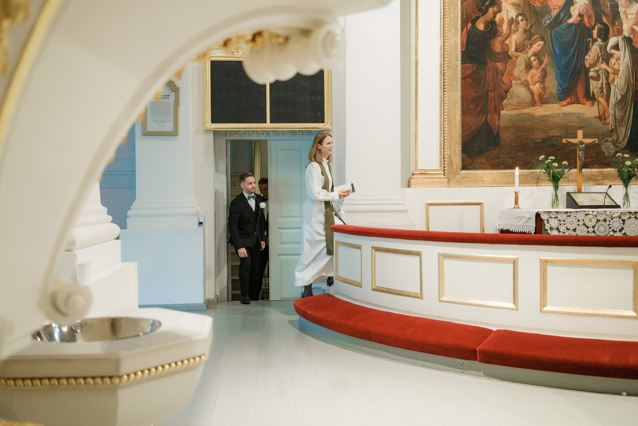 M&P, häävalokuvaus Klaus K, Rake-sali ja Helsingin vanha kirkko