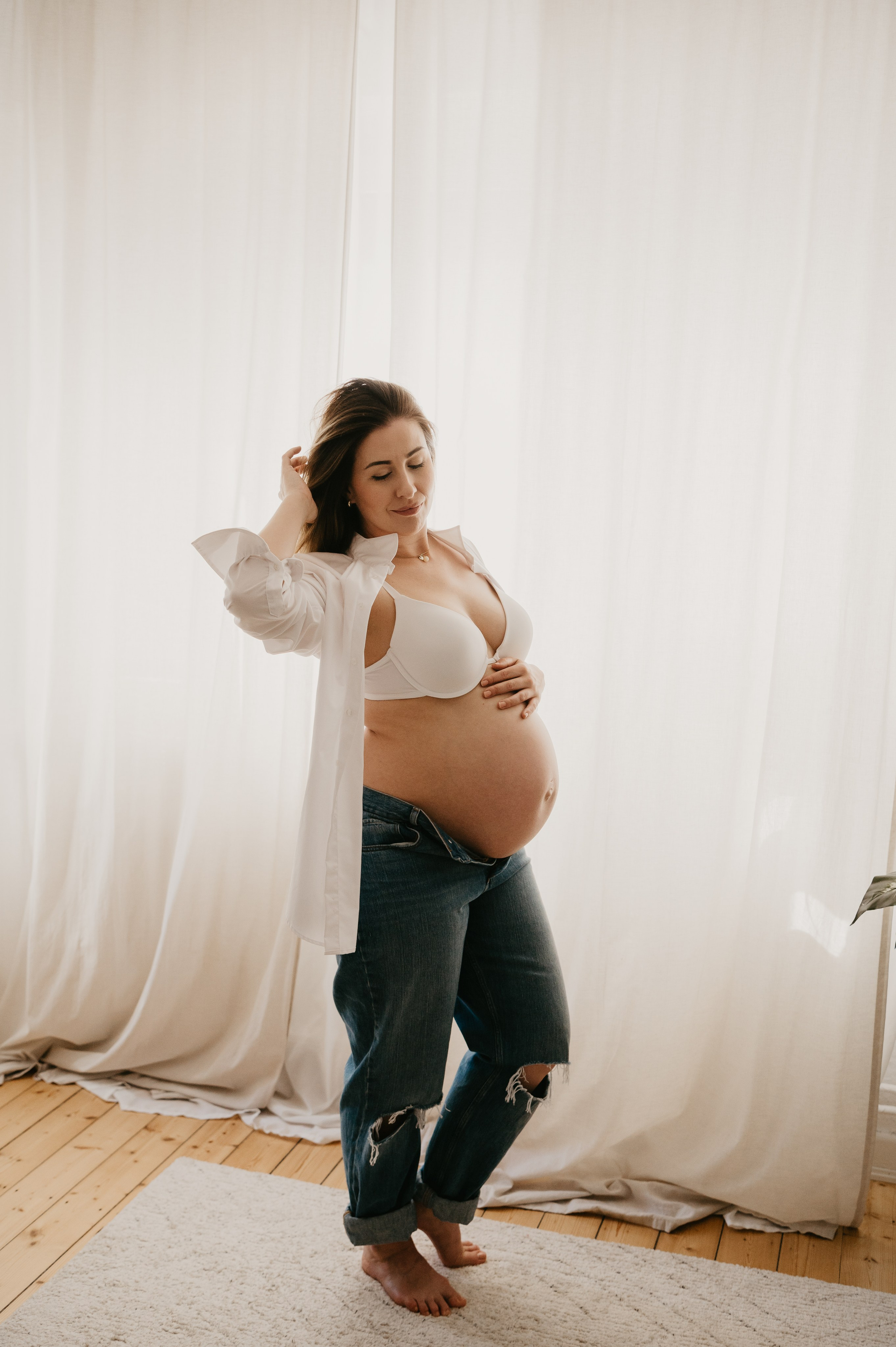 Hayley. Maternity Newborn and Family photographer Hamburg Claire Hambley