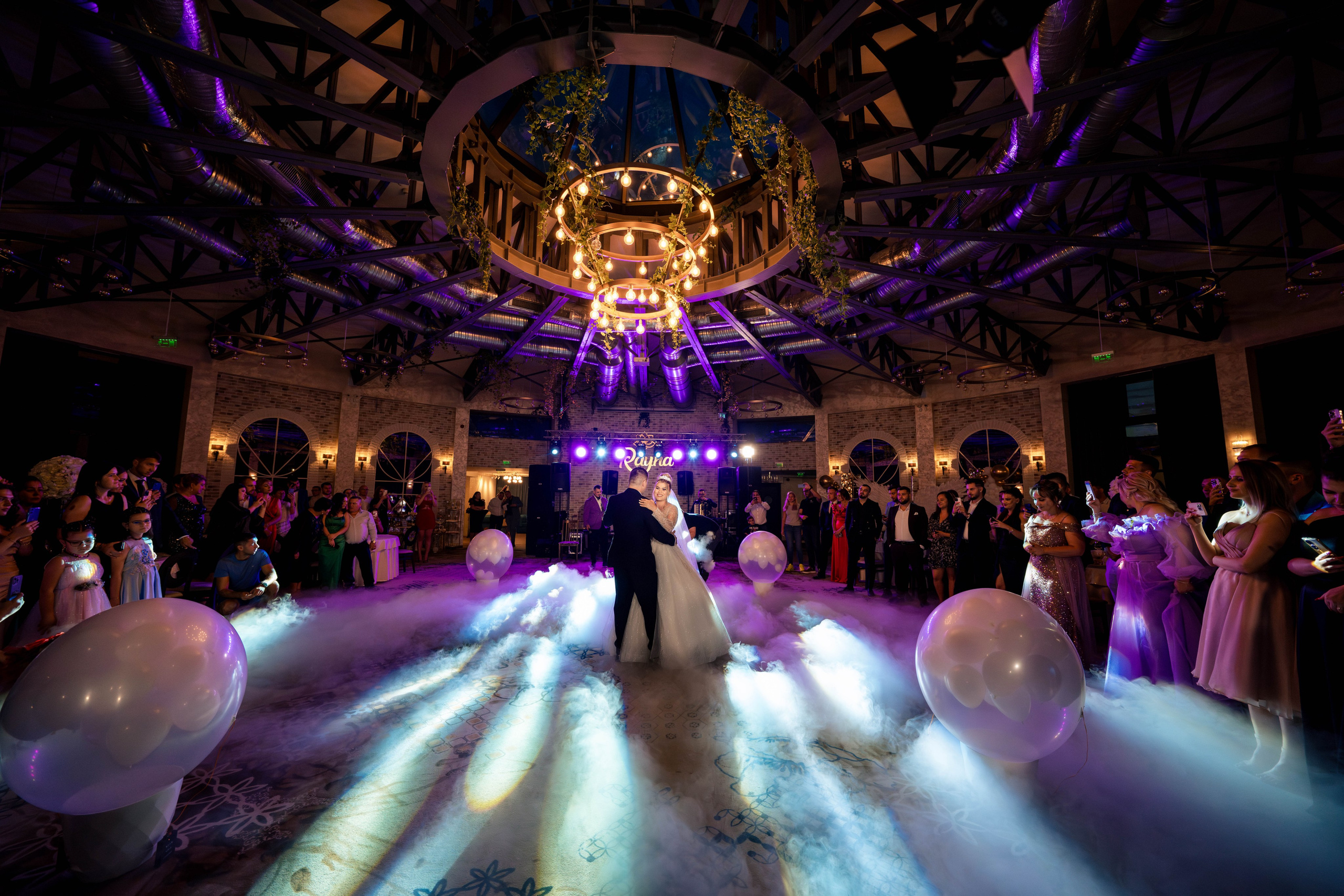 Andreea, Damian si Aris. Acasă