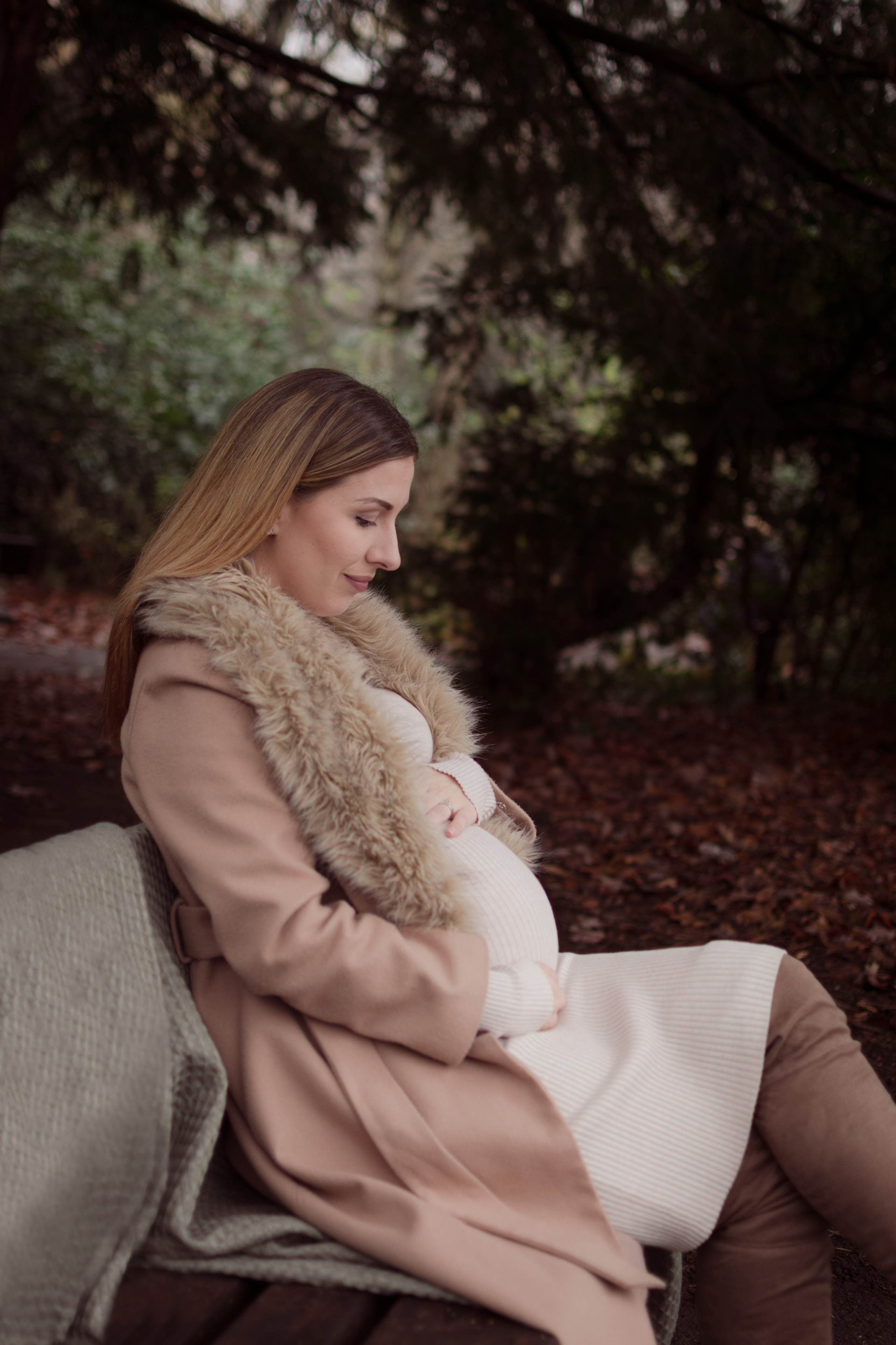 Hayley. Maternity Newborn and Family photographer Hamburg Claire Hambley