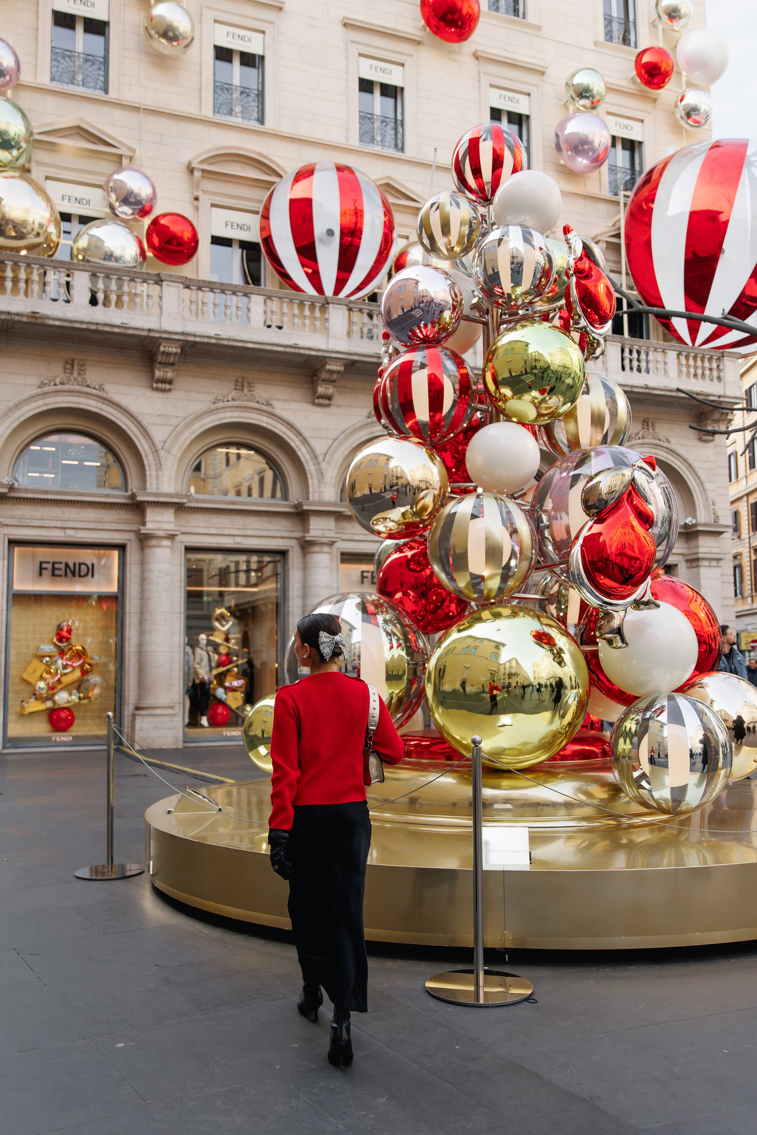 Christmas photoshooting in Rome Couple street christmas shooting Christmast looks style Christmas photoshootingRome christmast Christmas couple looksNew year Photoshooting