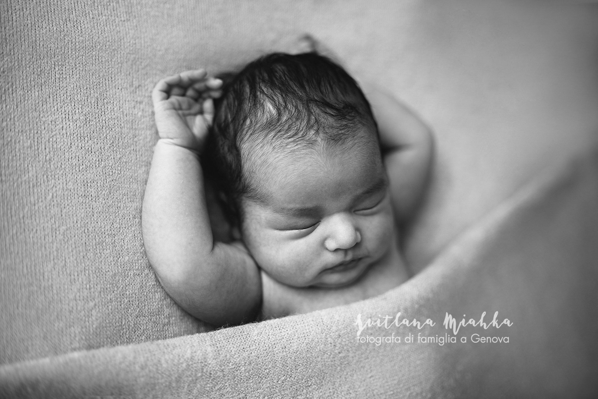 Newborn. Svitlana Miahka fotografa a Genova