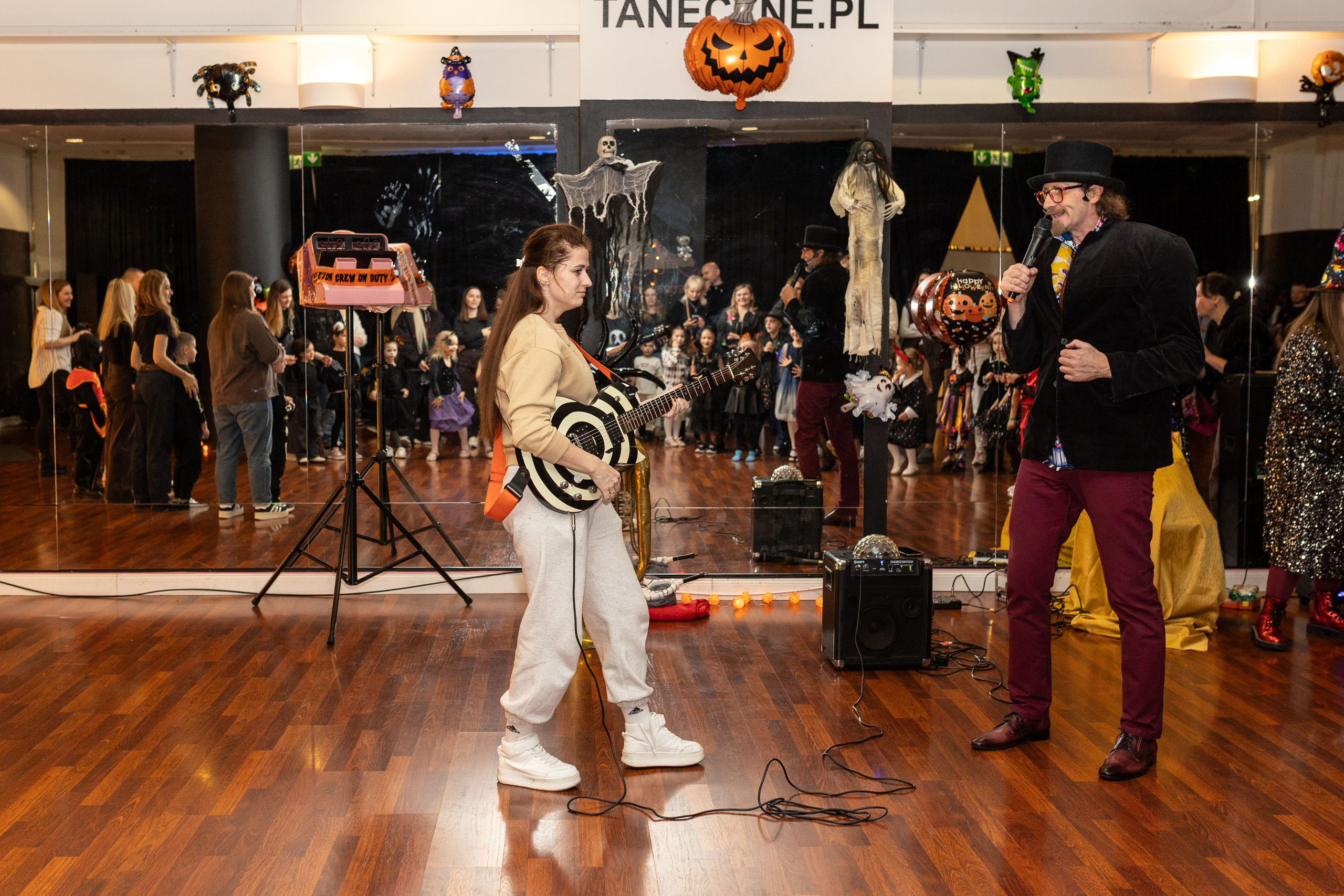 Leo dance studio Helloween 2025. Семейный и детский фотограф в Варшаве Мила Бобровская