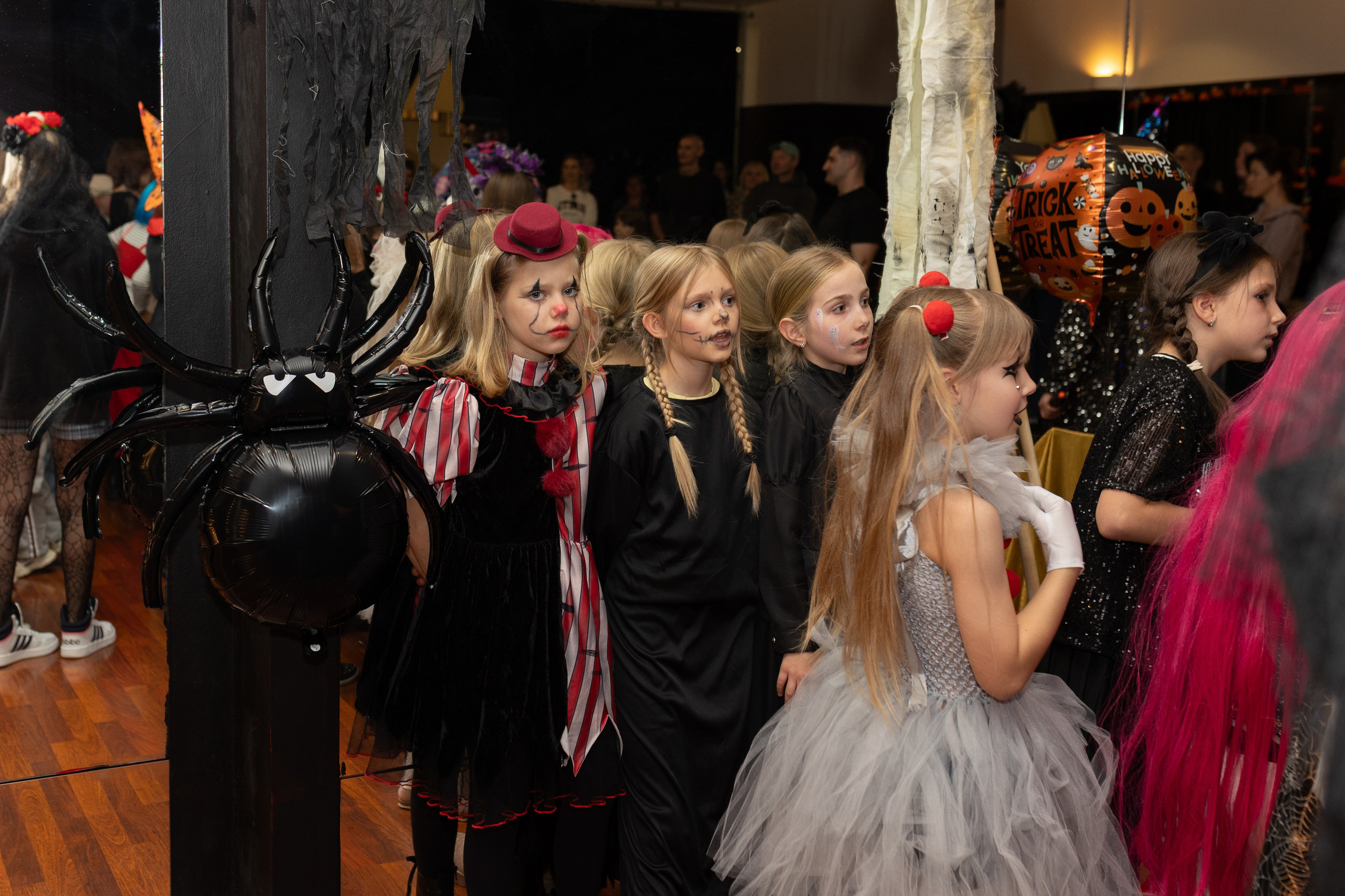 Leo dance studio Helloween 2025. Семейный и детский фотограф в Варшаве Мила Бобровская