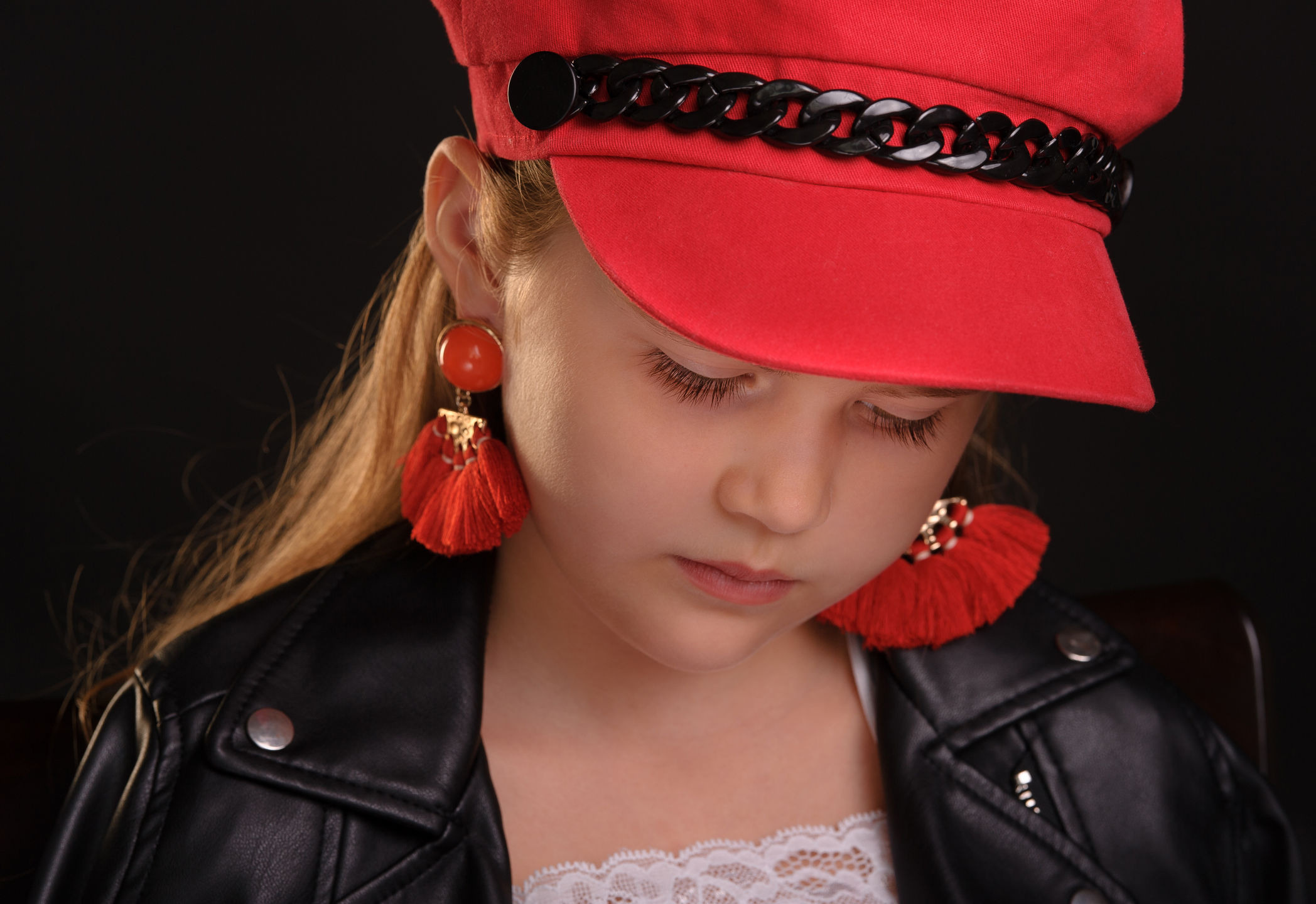 Студийный Портрет Даши в образе. Семейный фотограф в Кишинёве THOMAS SHTIFT