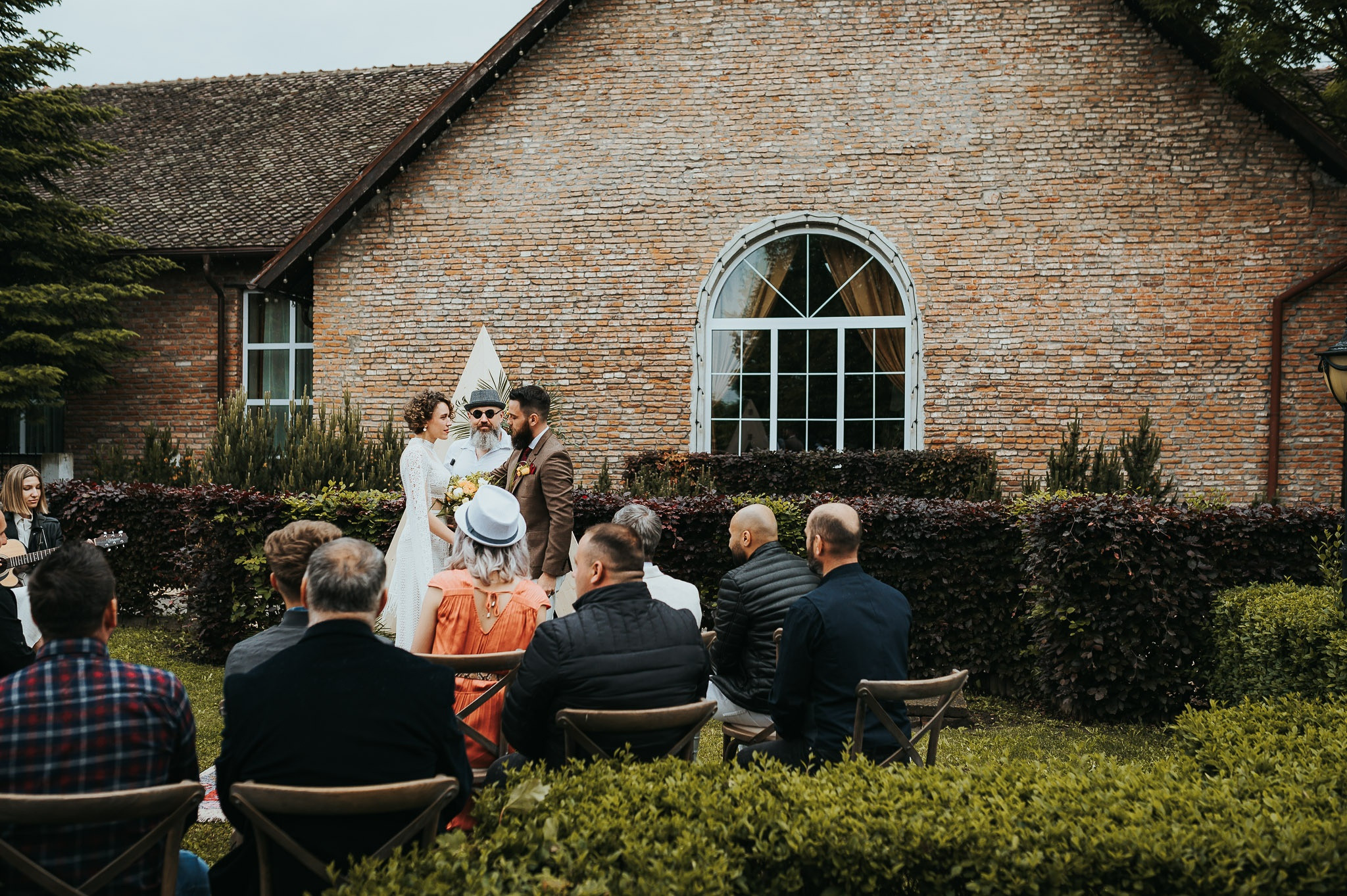 Dream wedding in Boho style at Heldsdorf Mansion in Brasov. Valentin Melen — wedding photographer