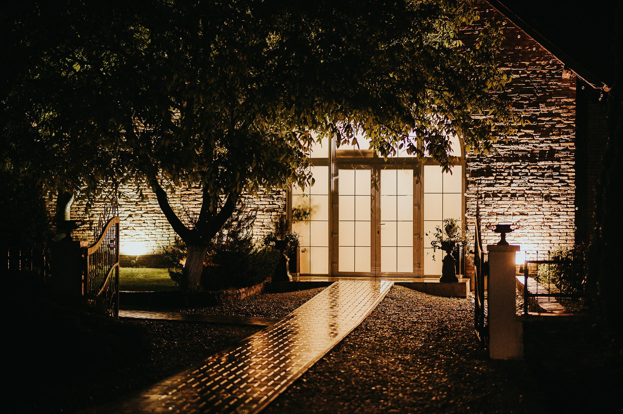 Dream wedding in Boho style at Heldsdorf Mansion in Brasov. Valentin Melen — wedding photographer