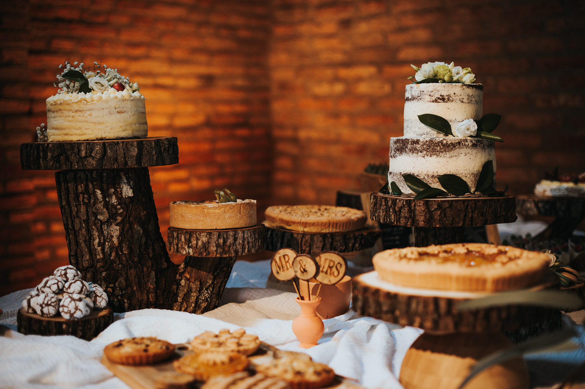 Dream wedding in Boho style at Heldsdorf Mansion in Brasov. Valentin Melen — wedding photographer