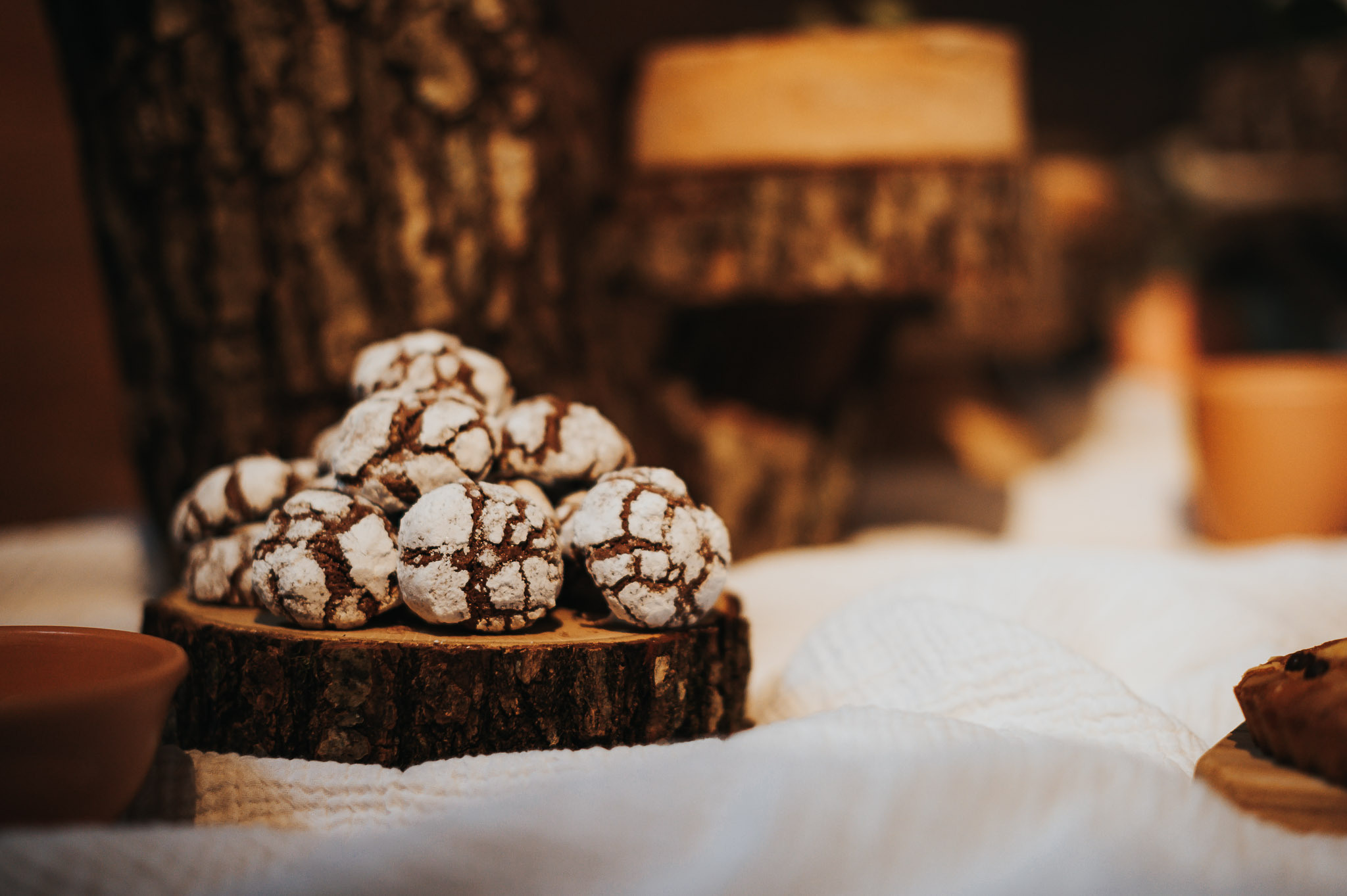 Dream wedding in Boho style at Heldsdorf Mansion in Brasov. Valentin Melen — wedding photographer