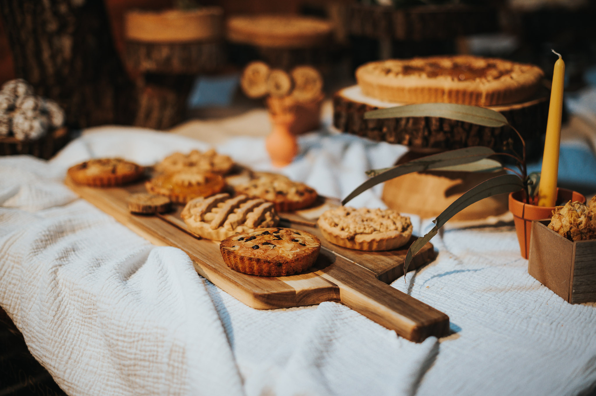 Dream wedding in Boho style at Heldsdorf Mansion in Brasov. Valentin Melen — wedding photographer