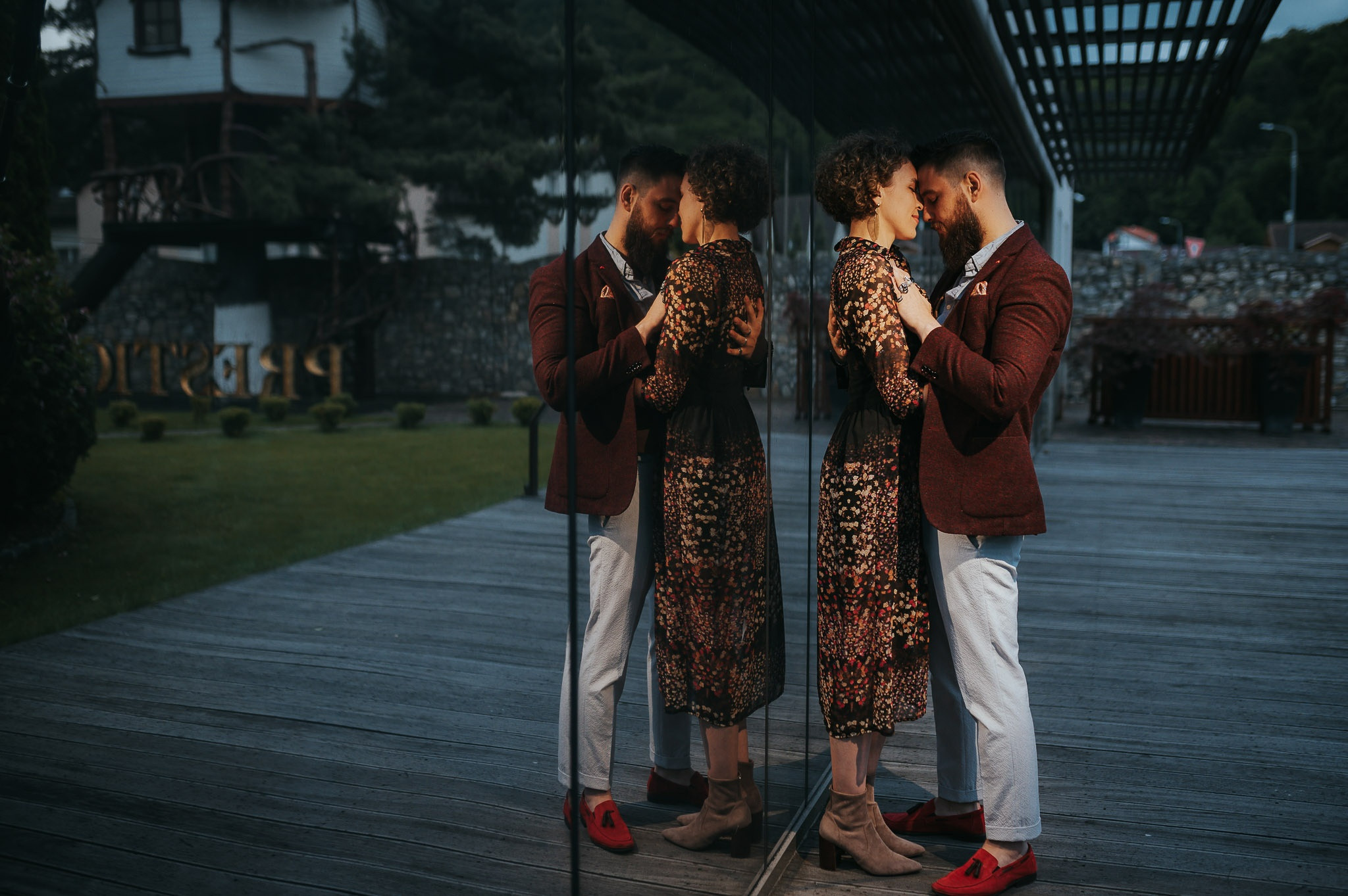 Reflexii in sedinta foto cu mirii