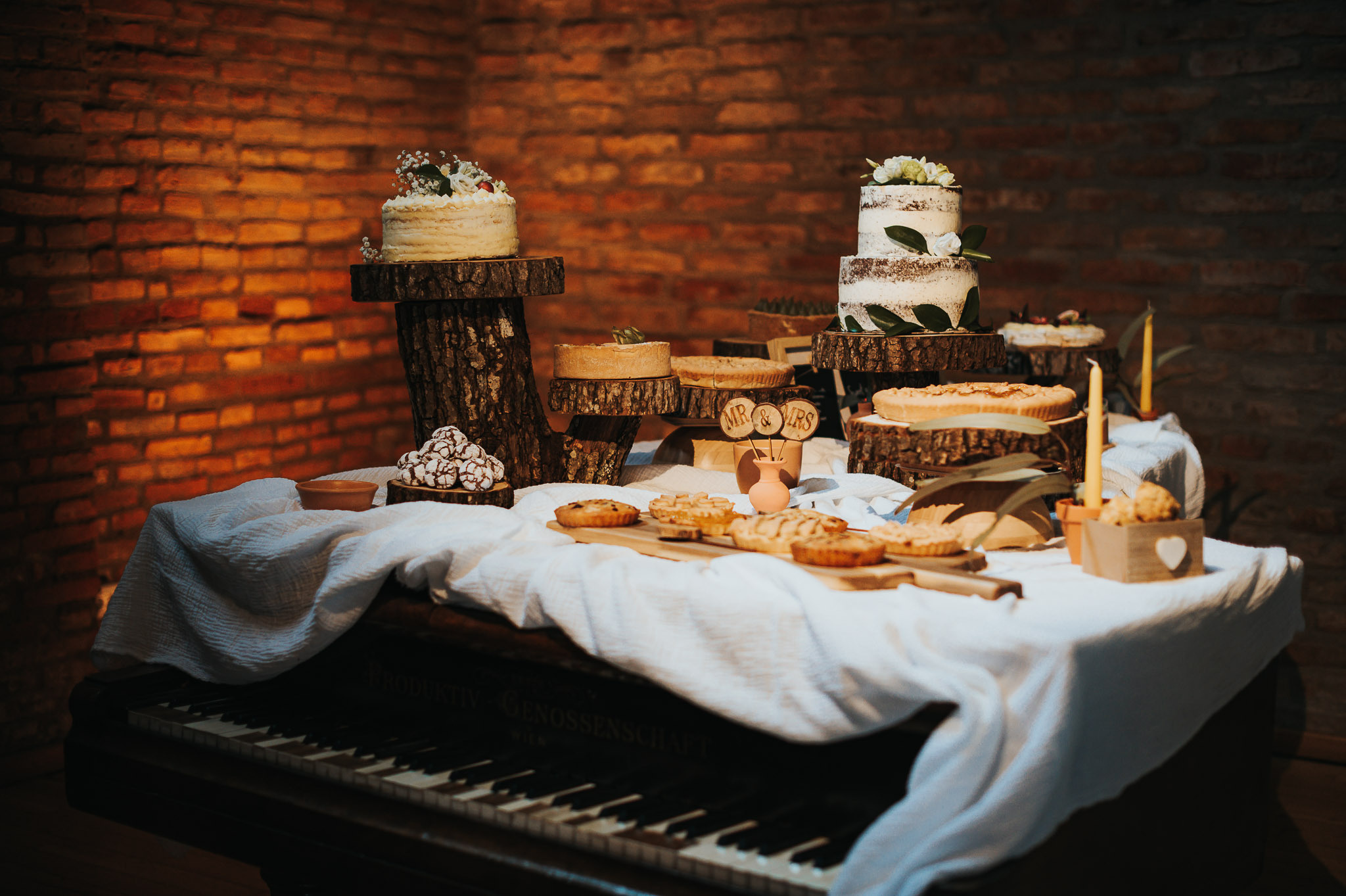 Dream wedding in Boho style at Heldsdorf Mansion in Brasov. Valentin Melen — wedding photographer