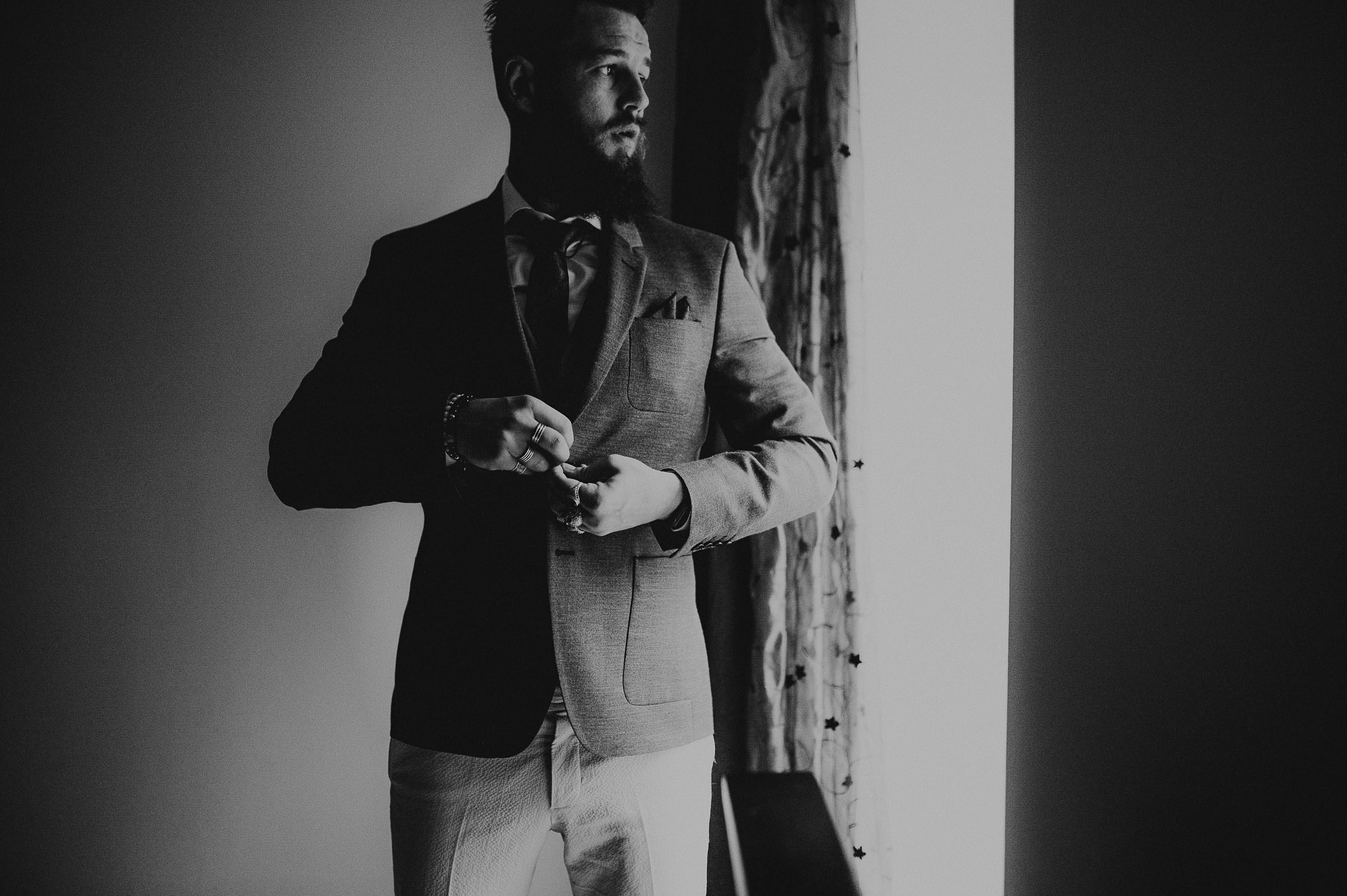 Dream wedding in Boho style at Heldsdorf Mansion in Brasov. Valentin Melen — wedding photographer