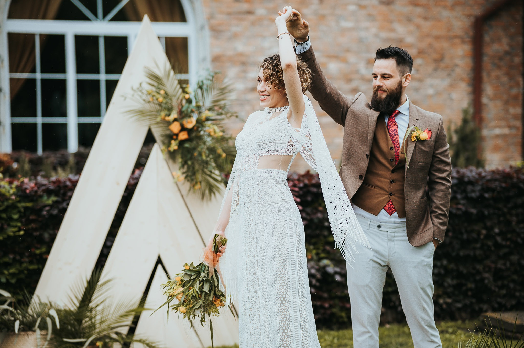 Dream wedding in Boho style at Heldsdorf Mansion in Brasov. Valentin Melen — wedding photographer