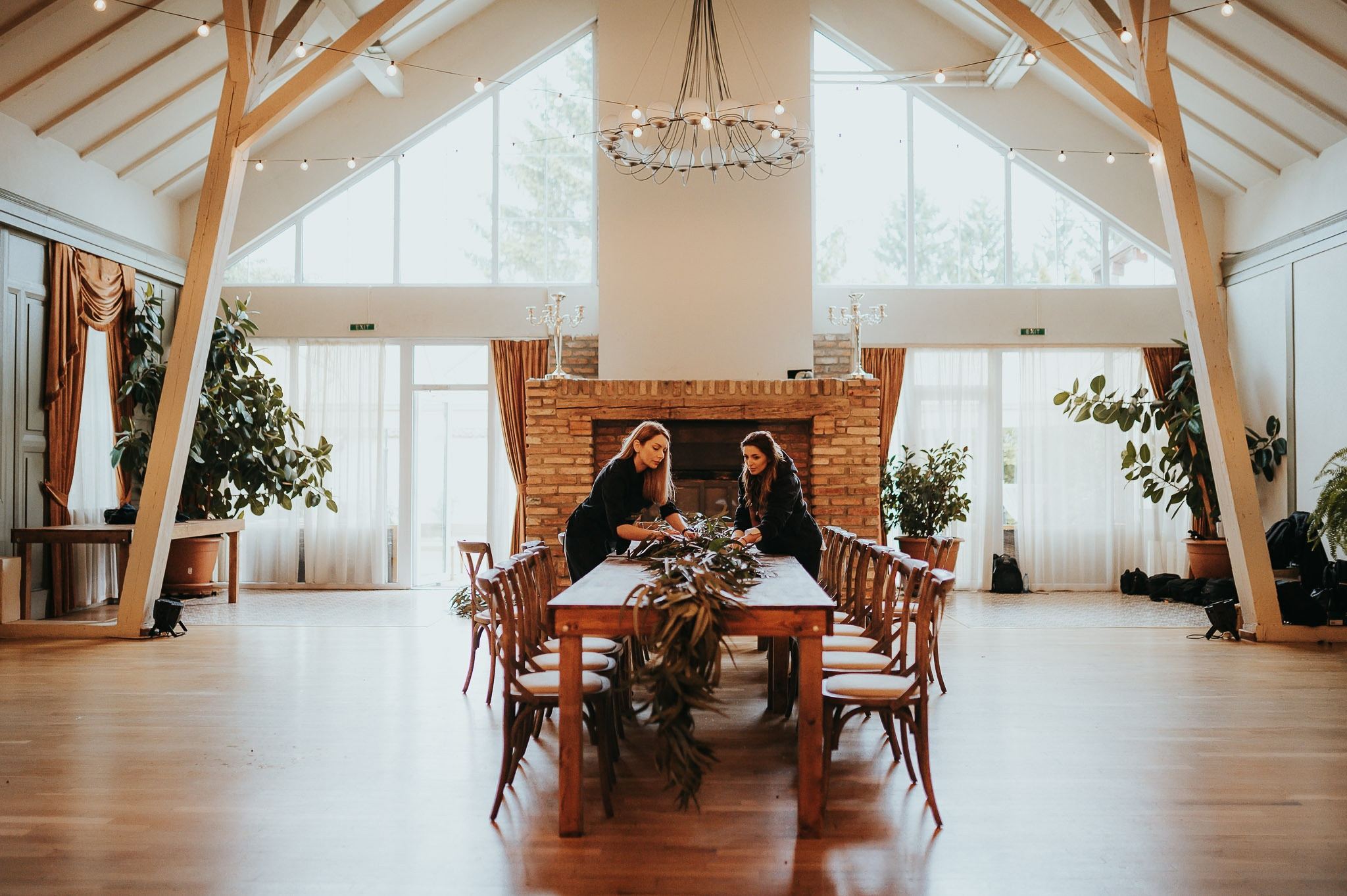 Dream wedding in Boho style at Heldsdorf Mansion in Brasov. Valentin Melen — wedding photographer